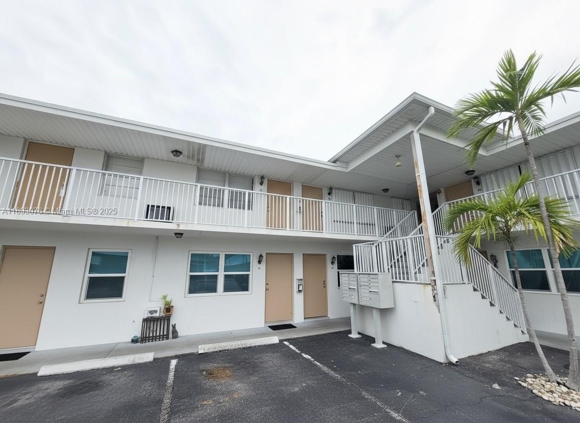 810 Lake Shore Dr # 40