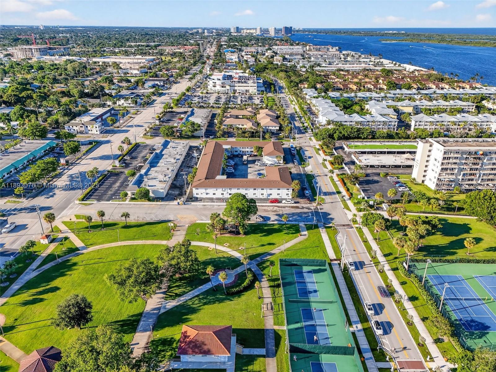 810 Lake Shore Dr # 40