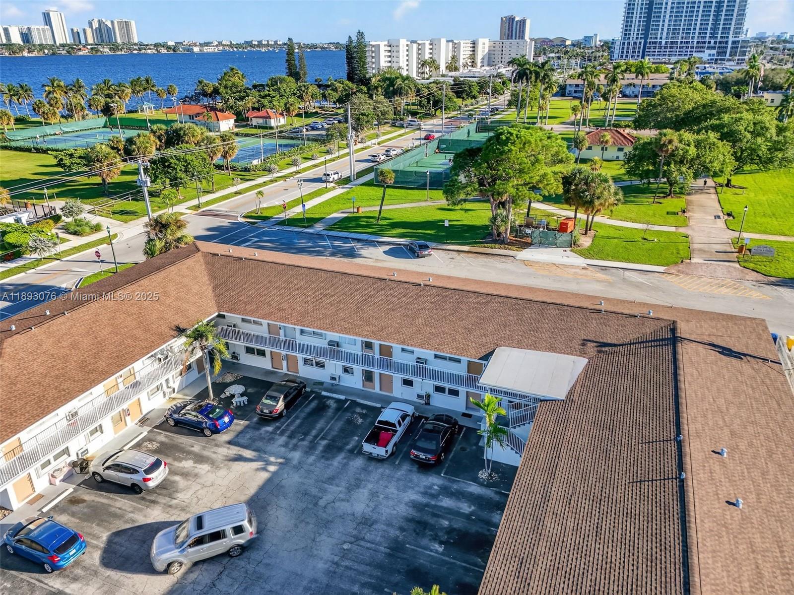 810 Lake Shore Dr # 40