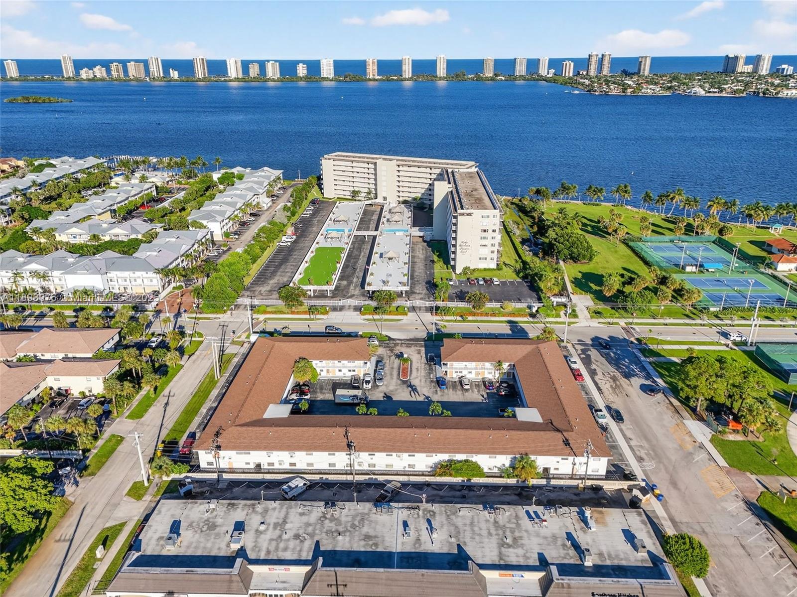 810 Lake Shore Dr # 40