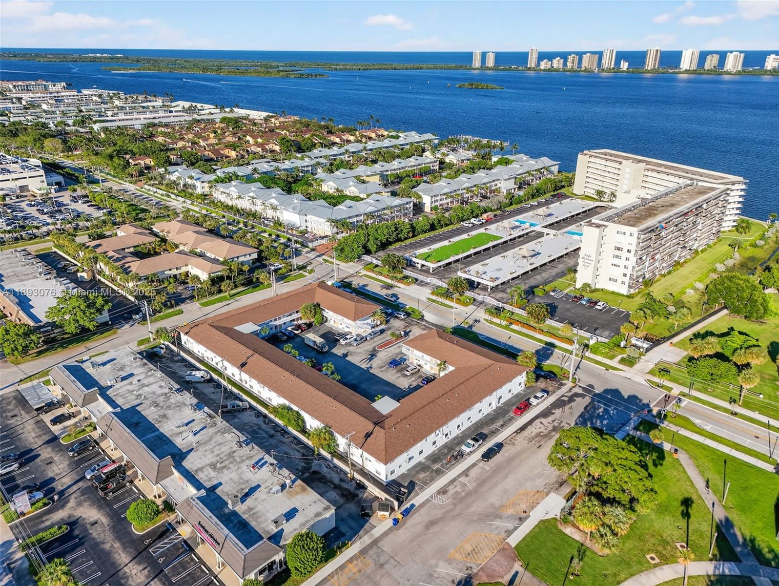 810 Lake Shore Dr # 40