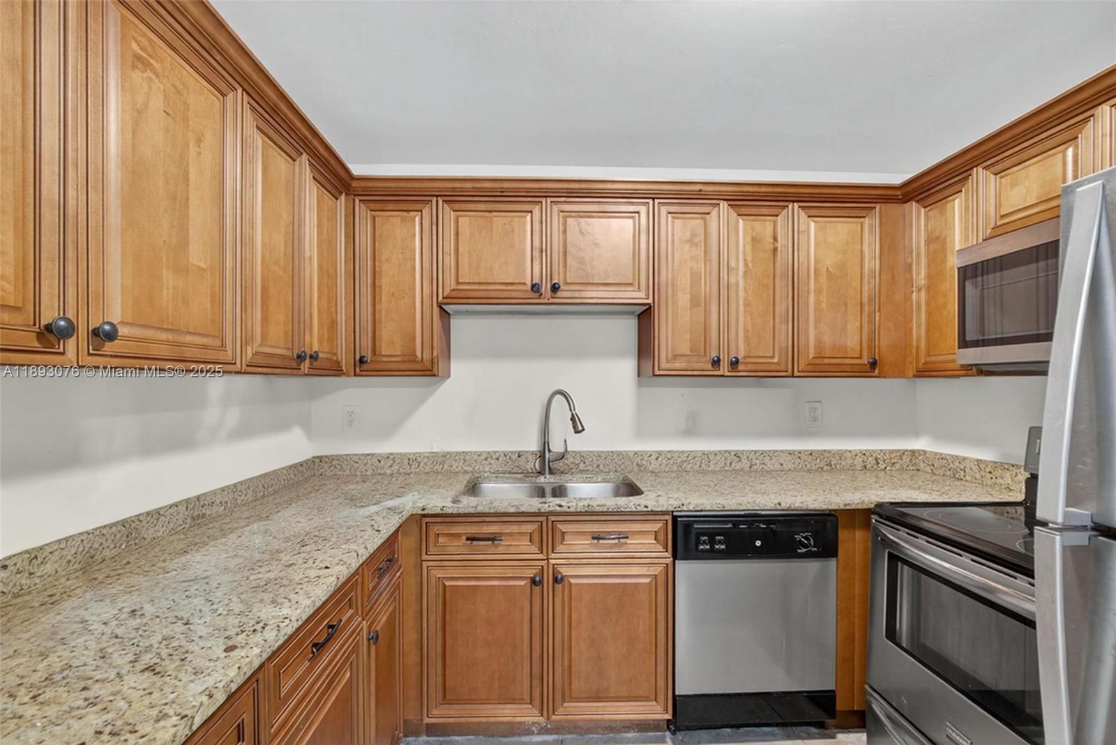 810 Lake Shore Dr # 40