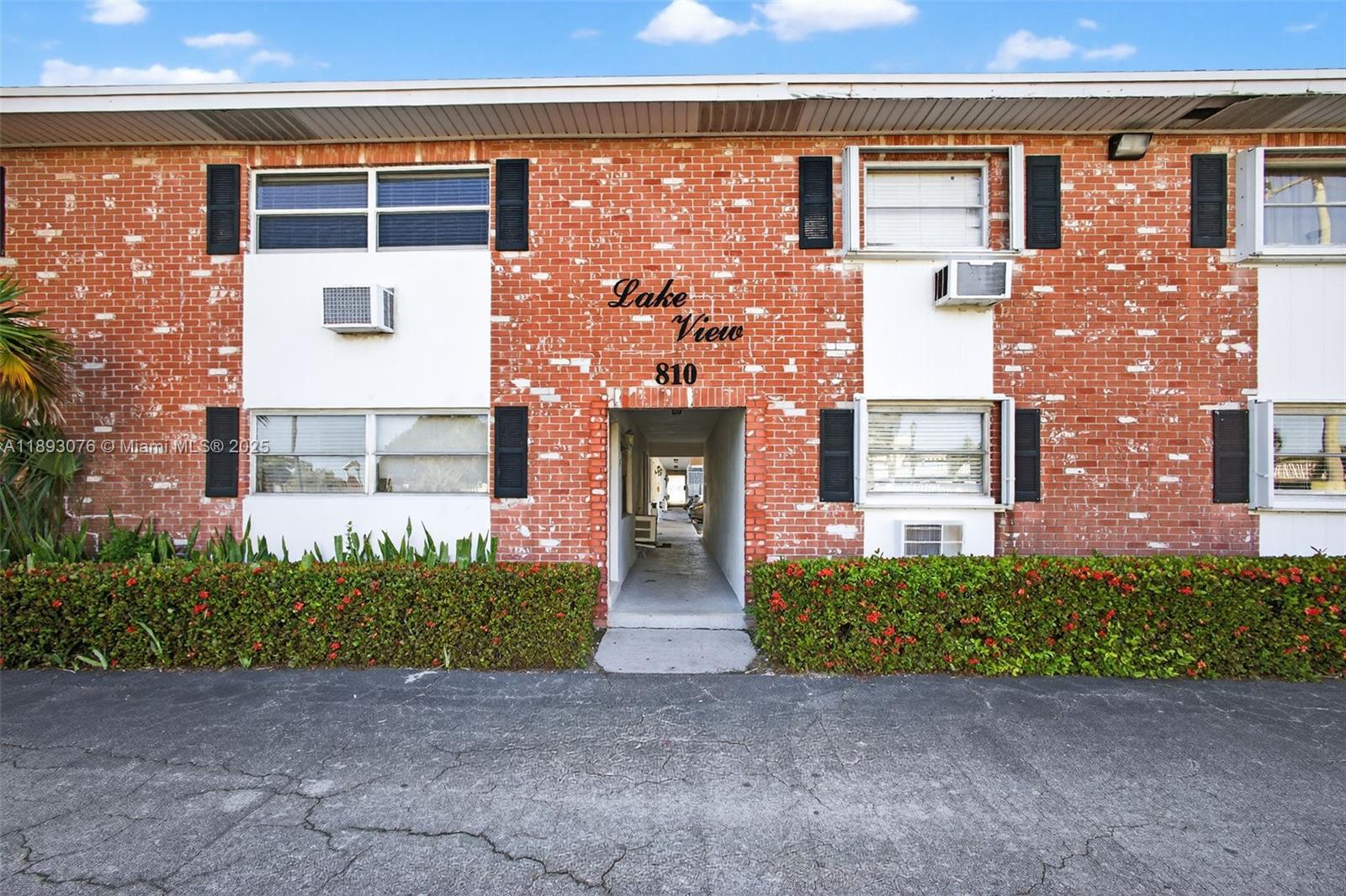 810 Lake Shore Dr # 40
