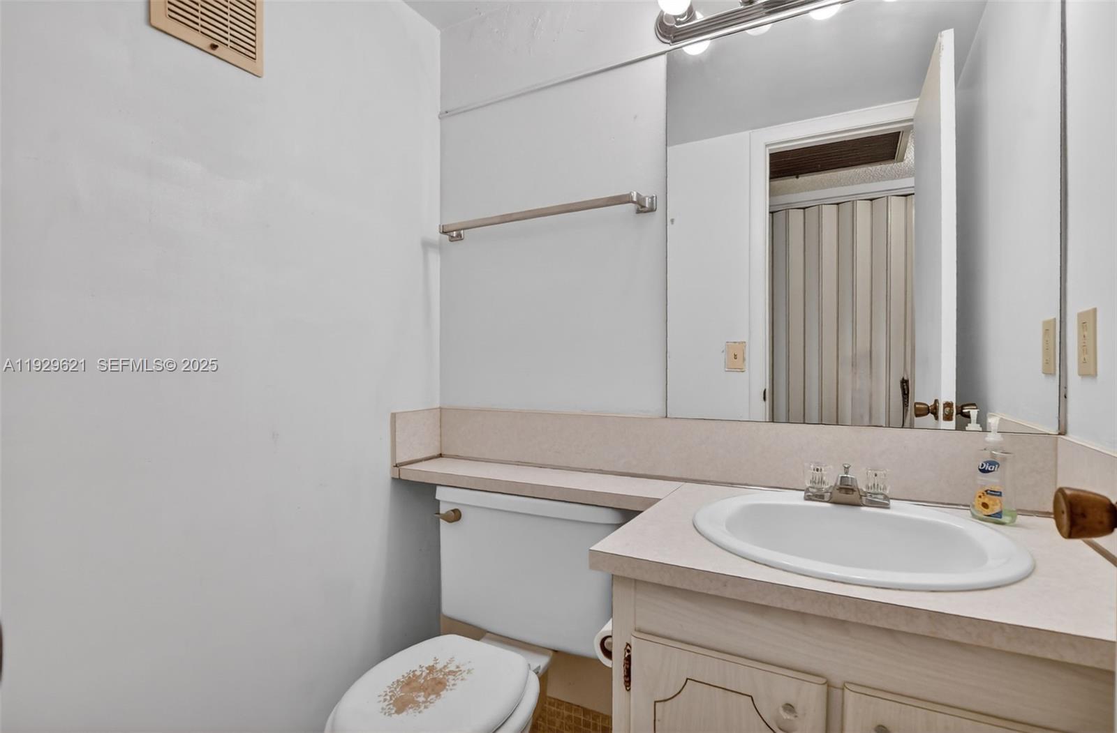 1008 N Farnham N # 1008