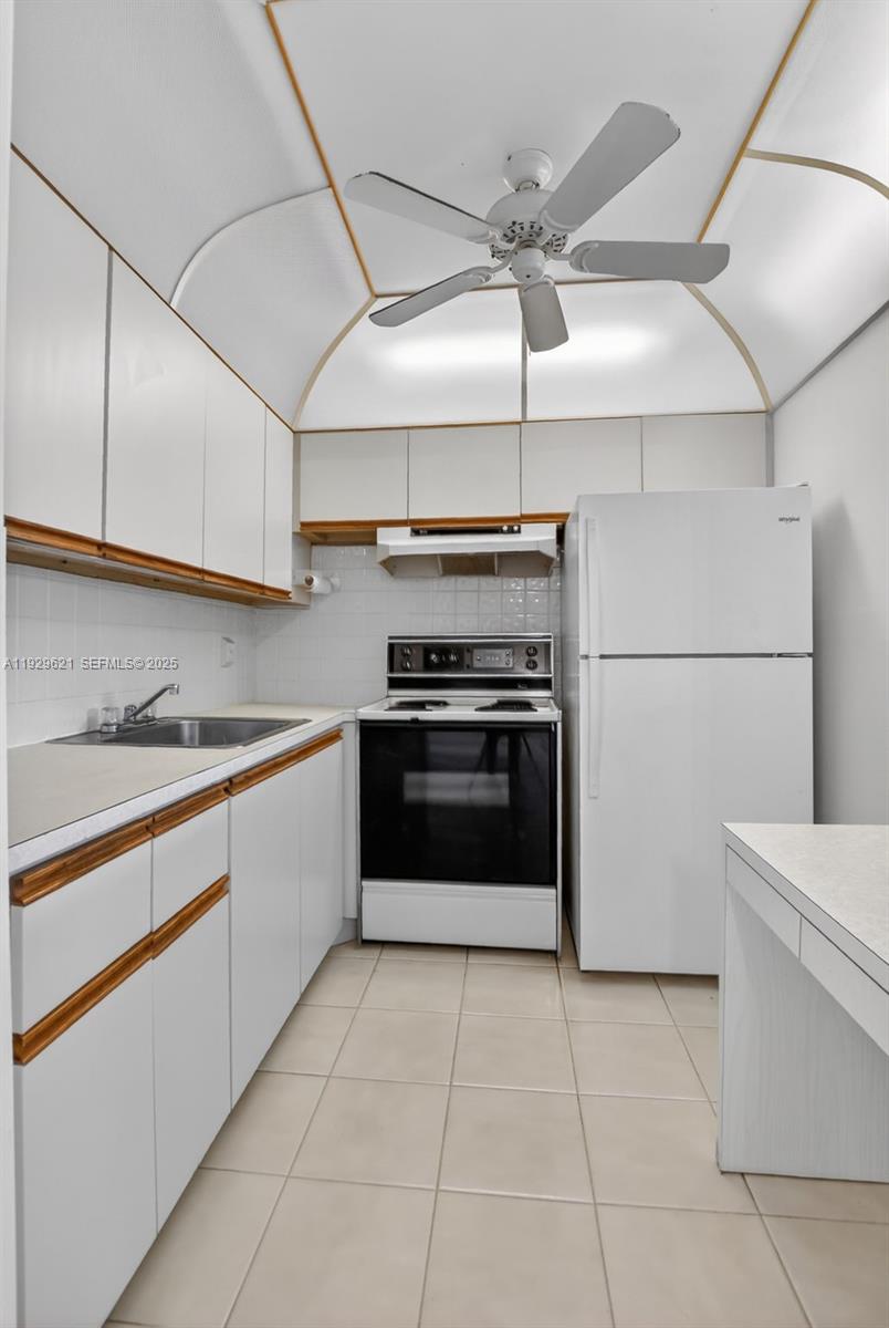 1008 N Farnham N # 1008