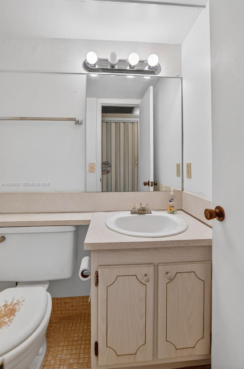 1008 N Farnham N # 1008