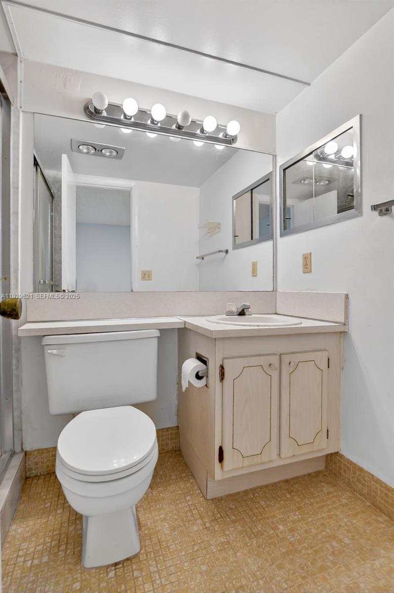 1008 N Farnham N # 1008