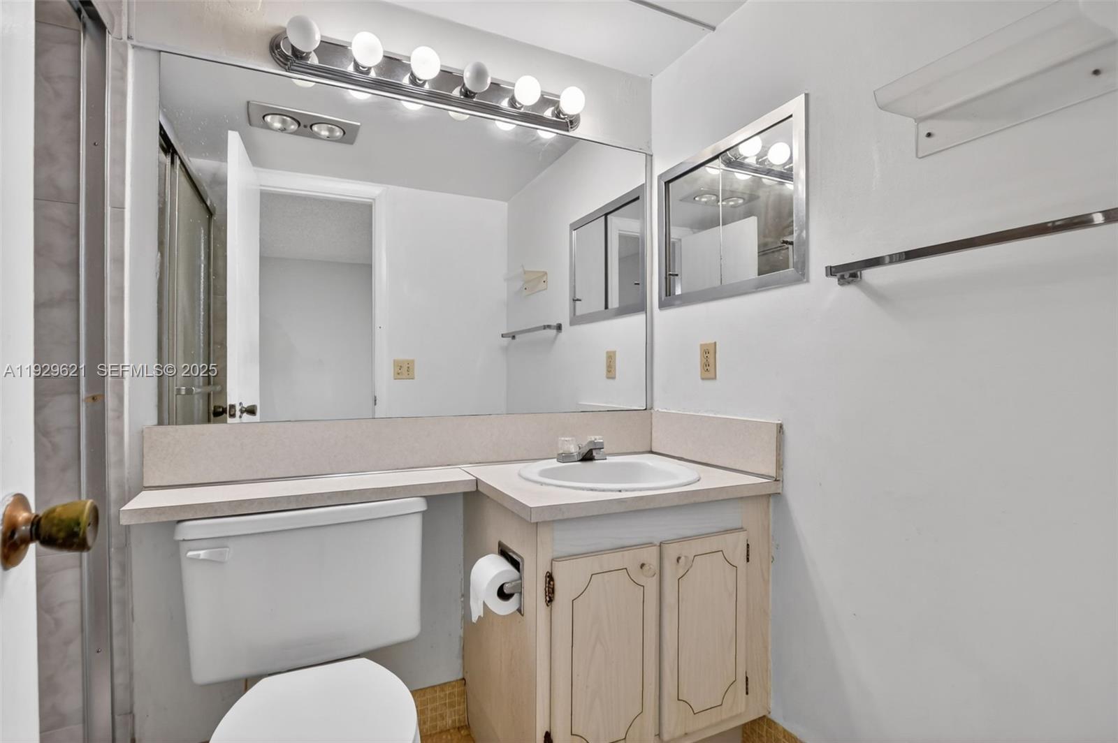1008 N Farnham N # 1008