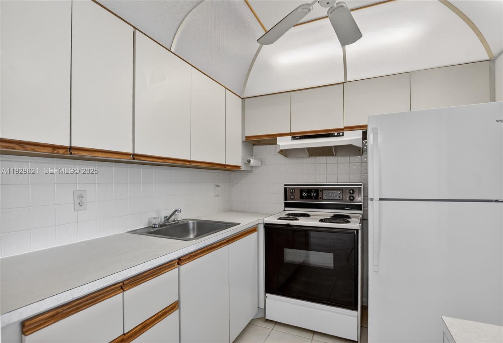 1008 N Farnham N # 1008