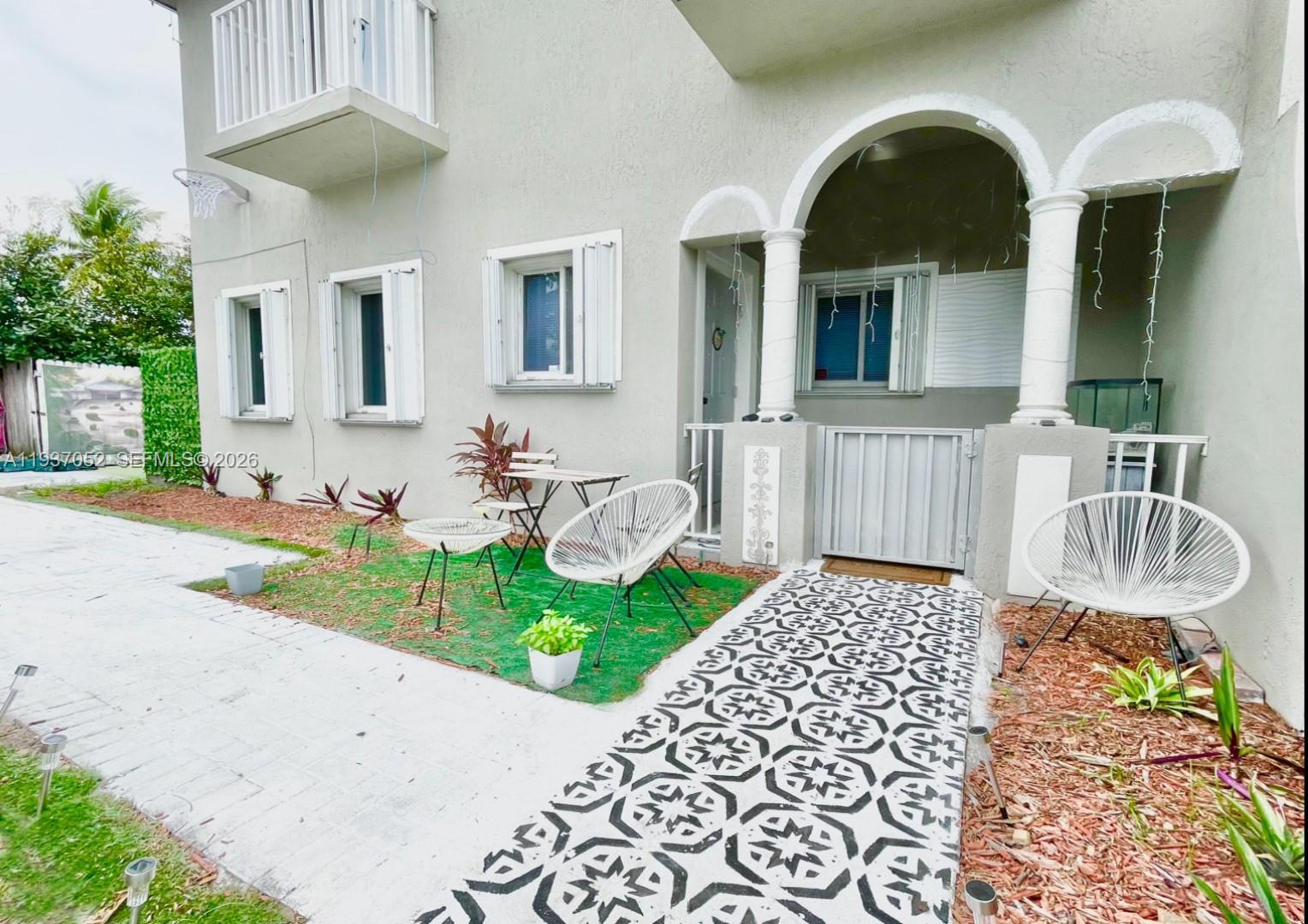 1102 NW 26th St # 1102