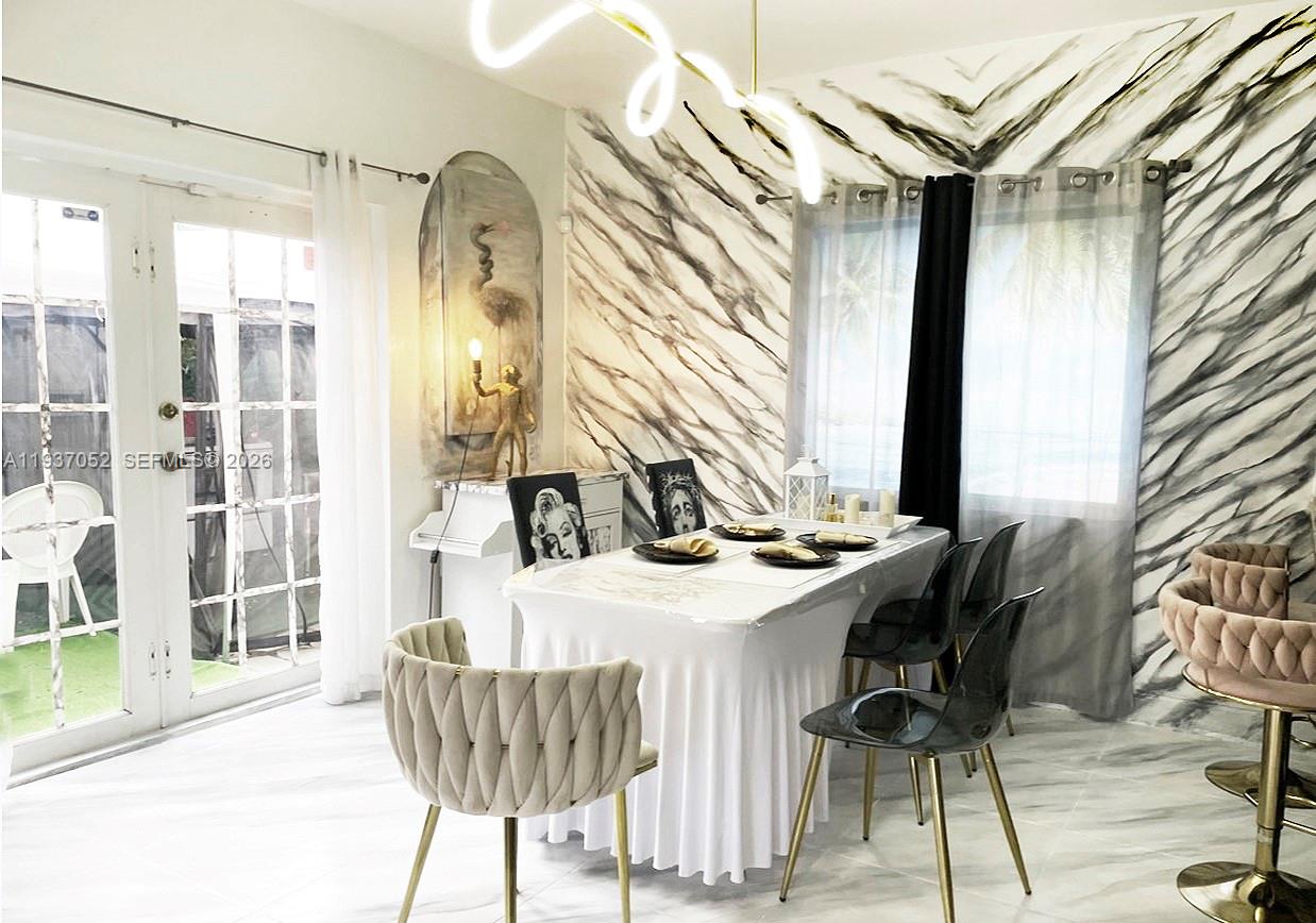 1102 NW 26th St # 1102