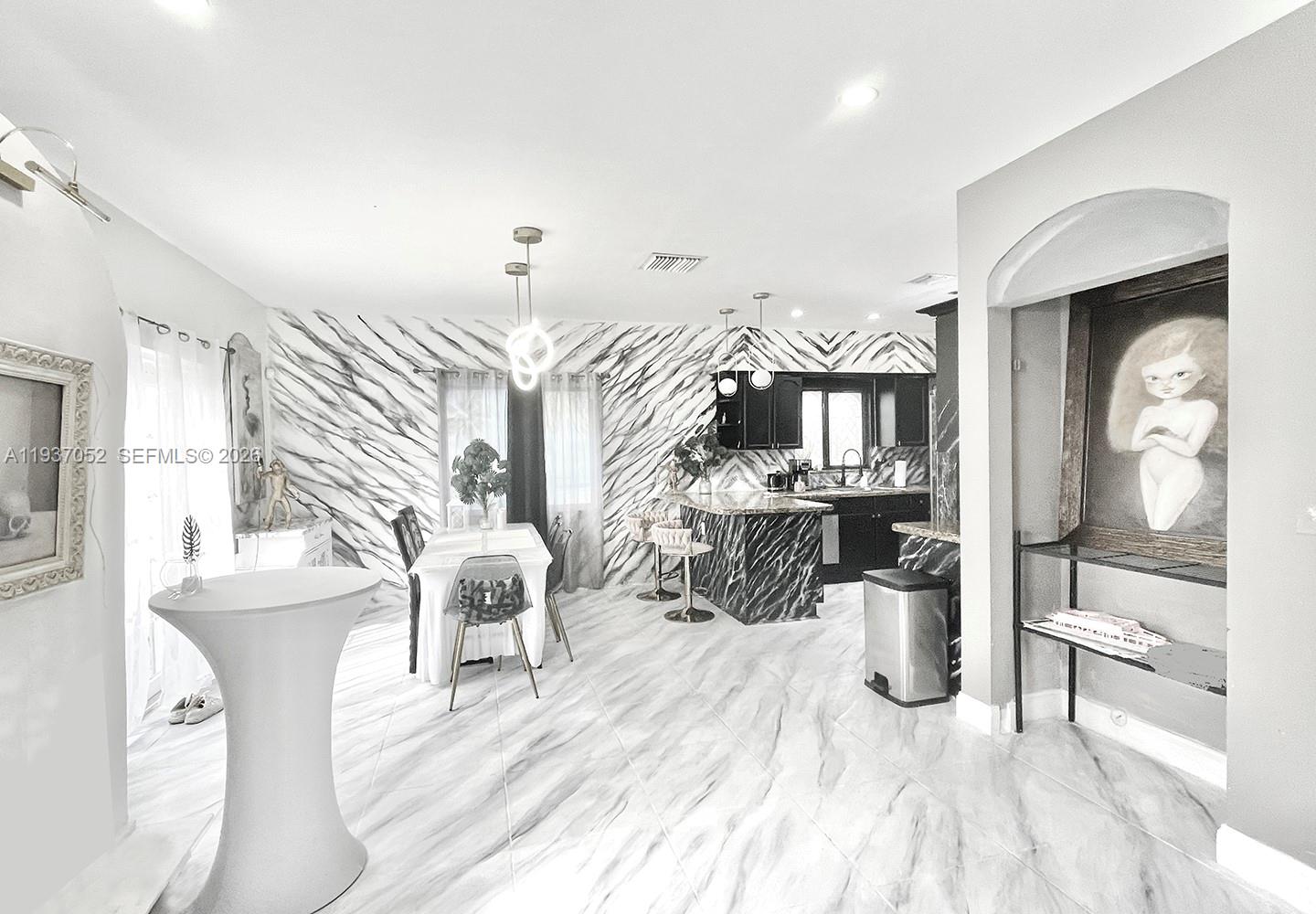 1102 NW 26th St # 1102