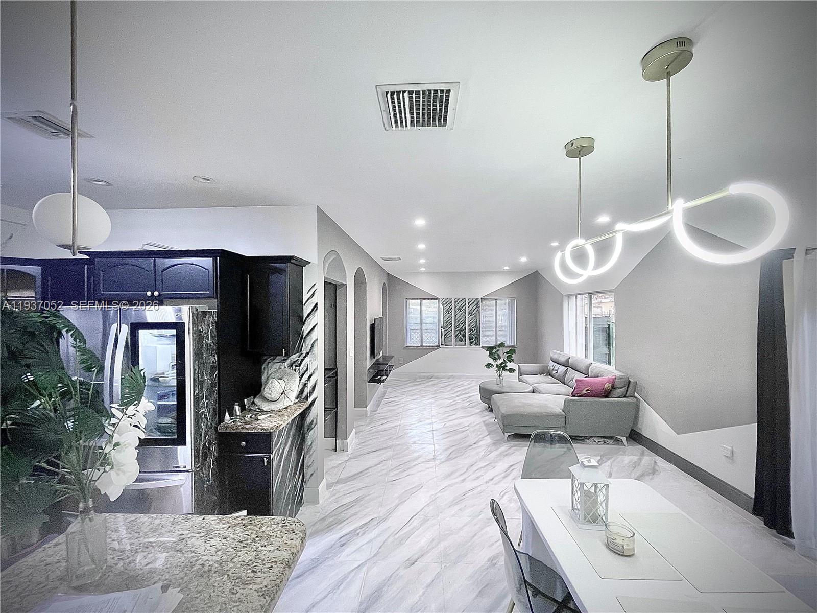 1102 NW 26th St # 1102