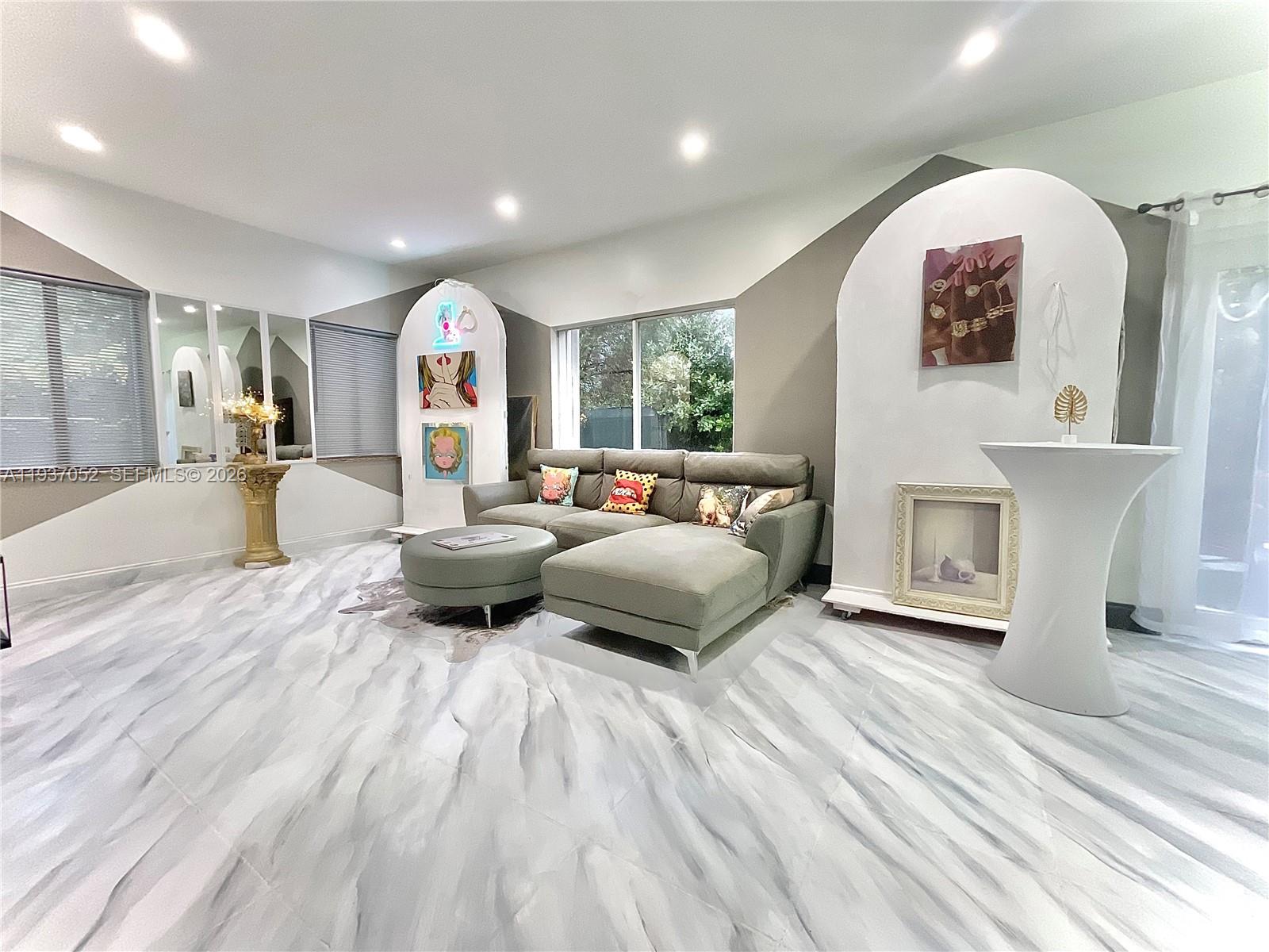 1102 NW 26th St # 1102