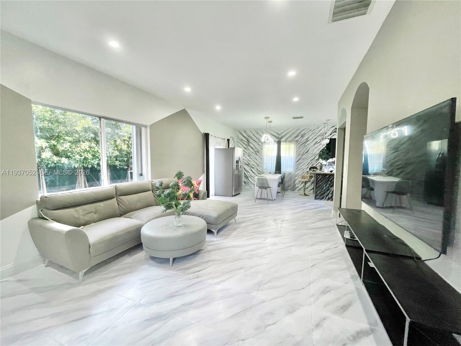 1102 NW 26th St # 1102