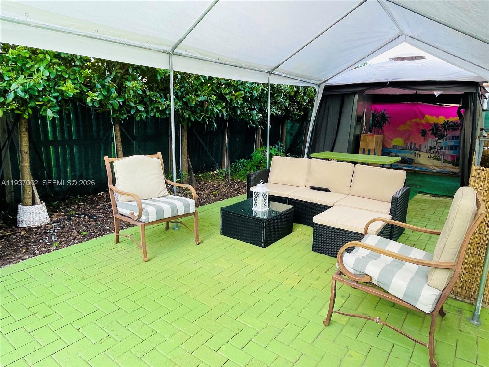 1102 NW 26th St # 1102