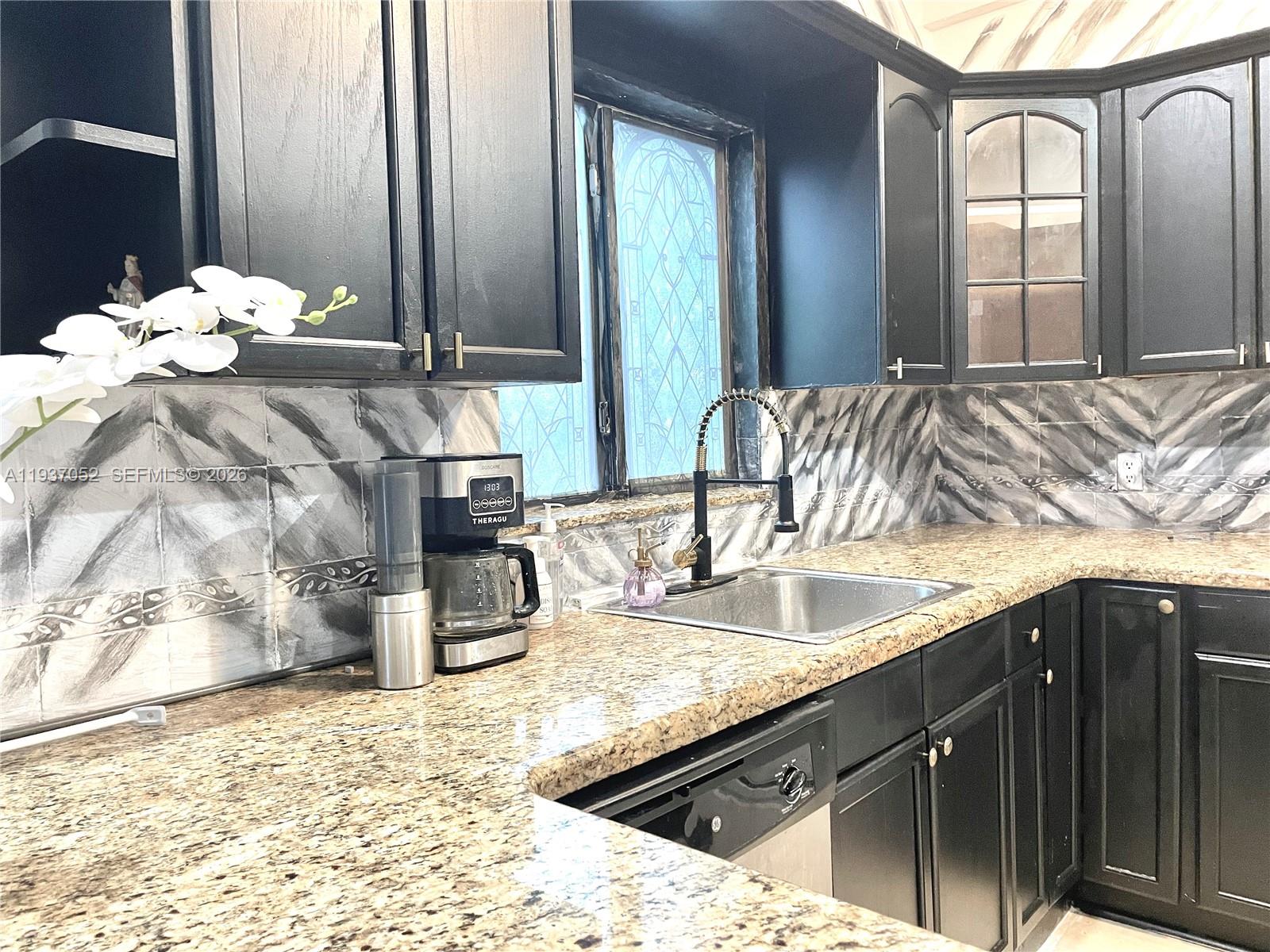 1102 NW 26th St # 1102