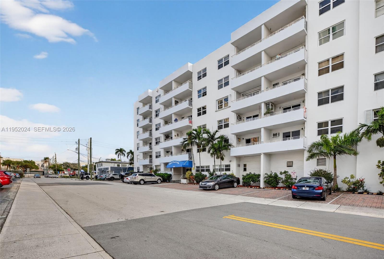 2900 Banyan St # 207