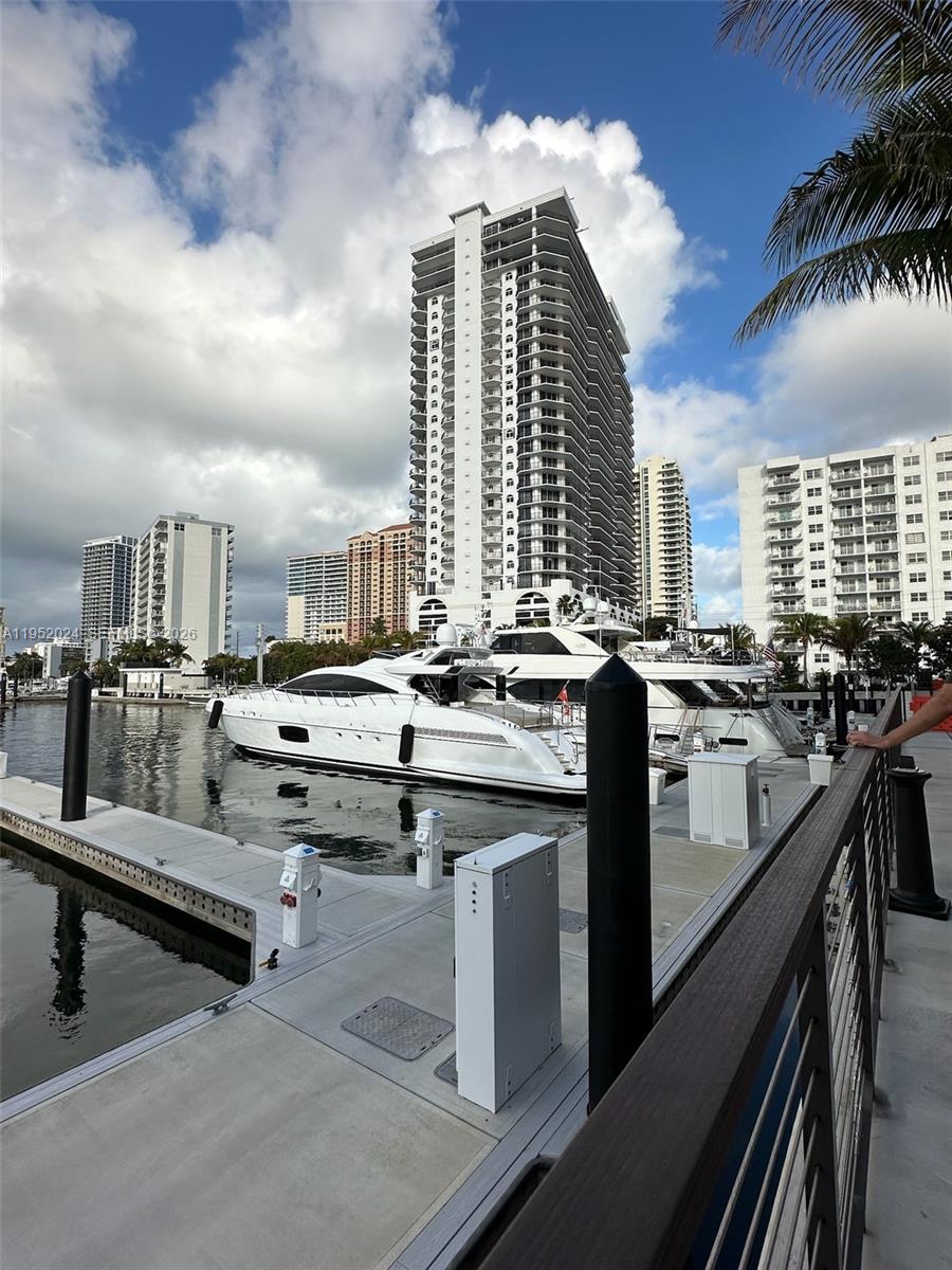 2900 Banyan St # 207