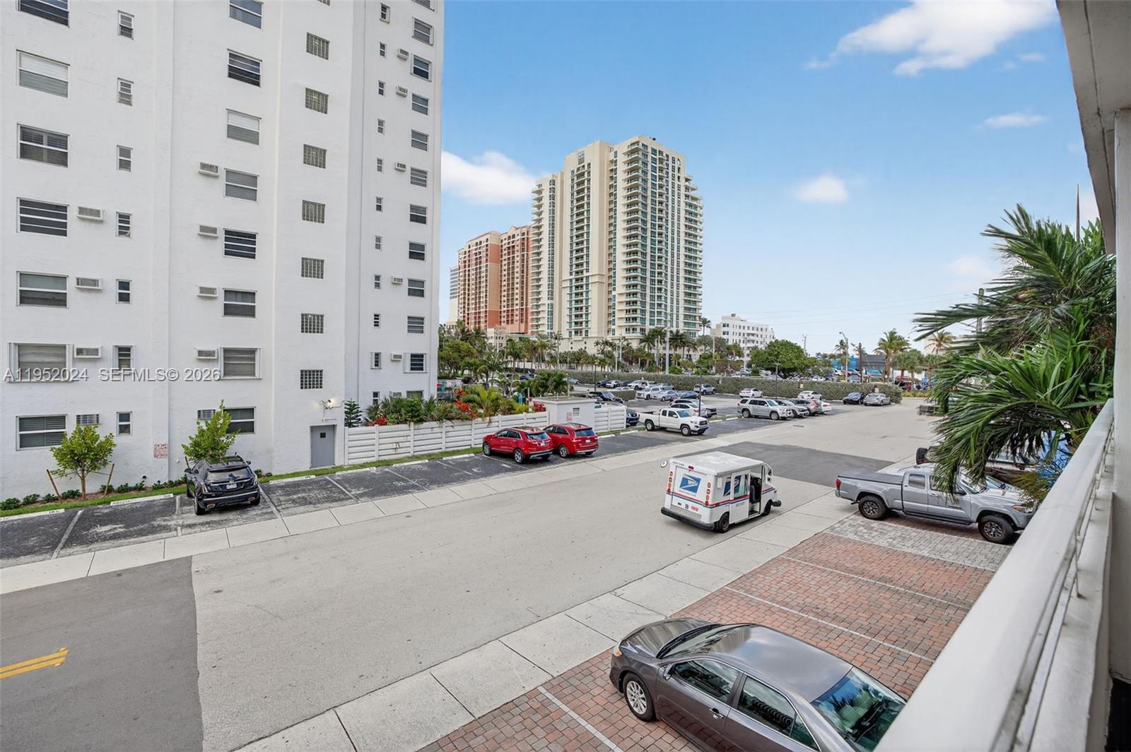 2900 Banyan St # 207