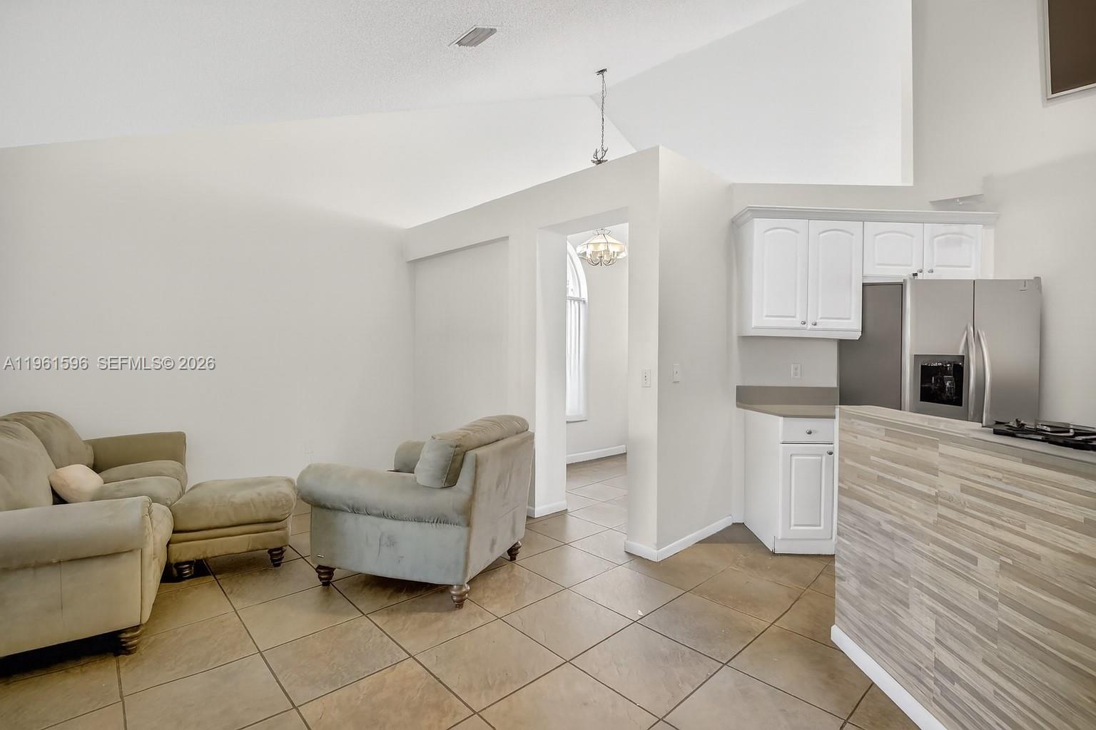 2838 Bogota Ave
