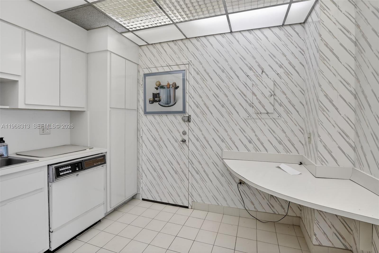 1980 S Ocean Dr # 21E