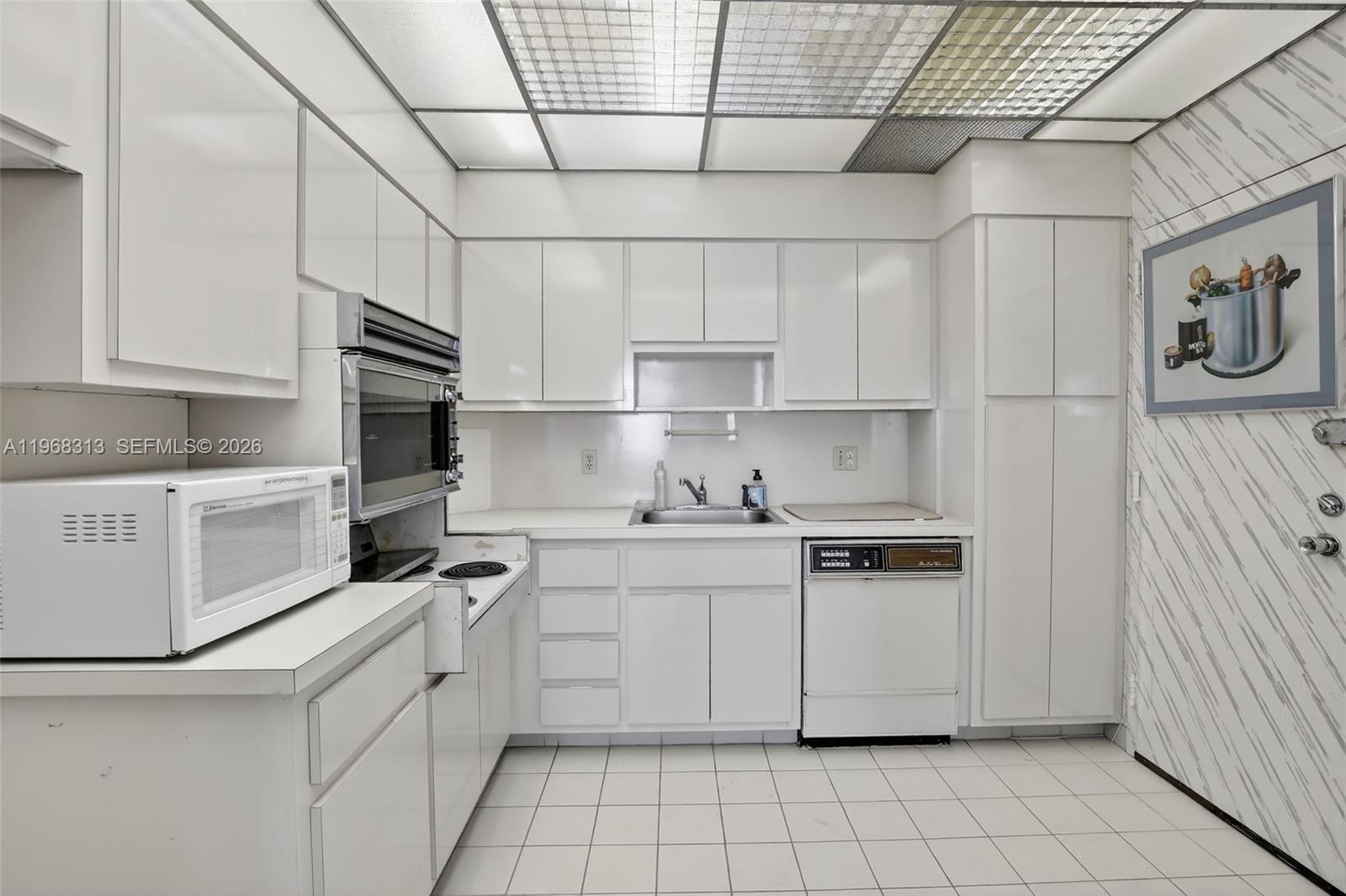 1980 S Ocean Dr # 21E