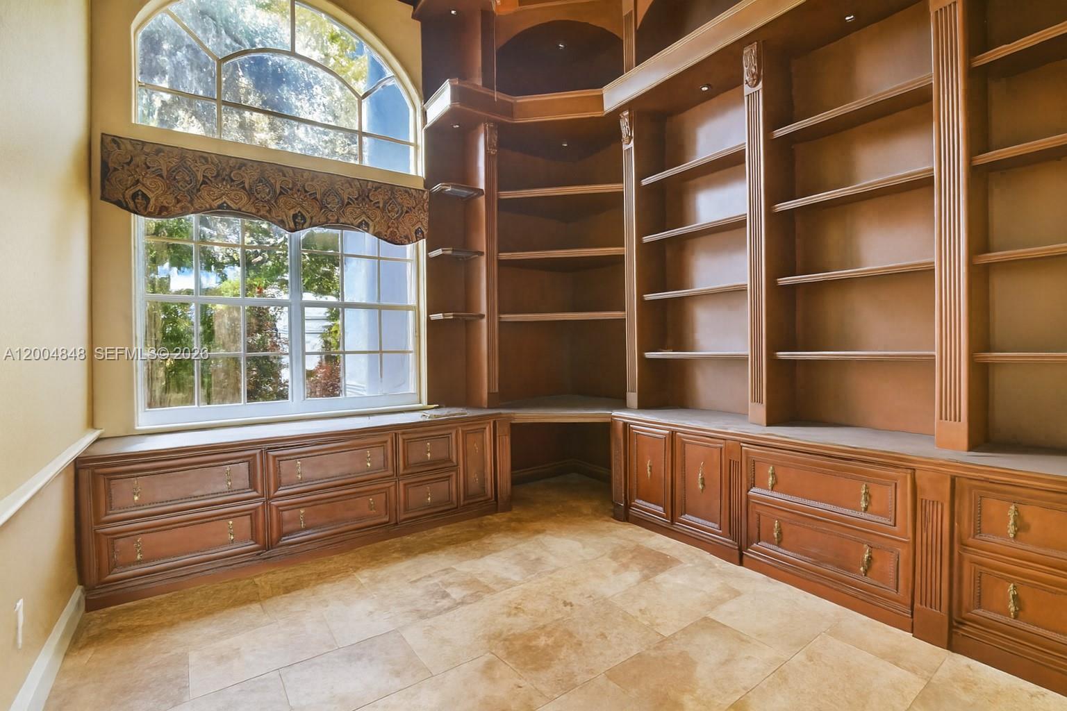 10161 N Lake Vista Cir