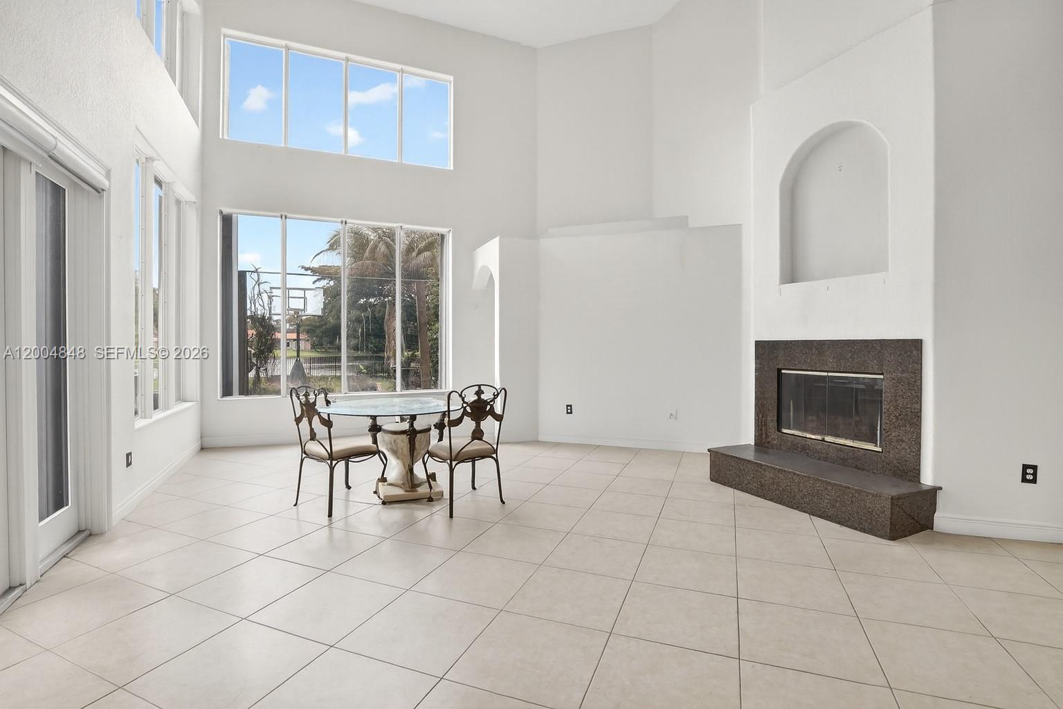10161 N Lake Vista Cir