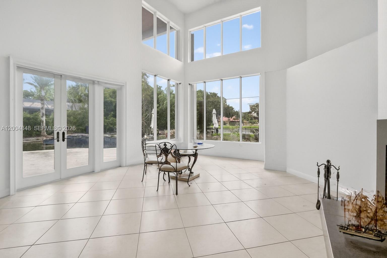 10161 N Lake Vista Cir