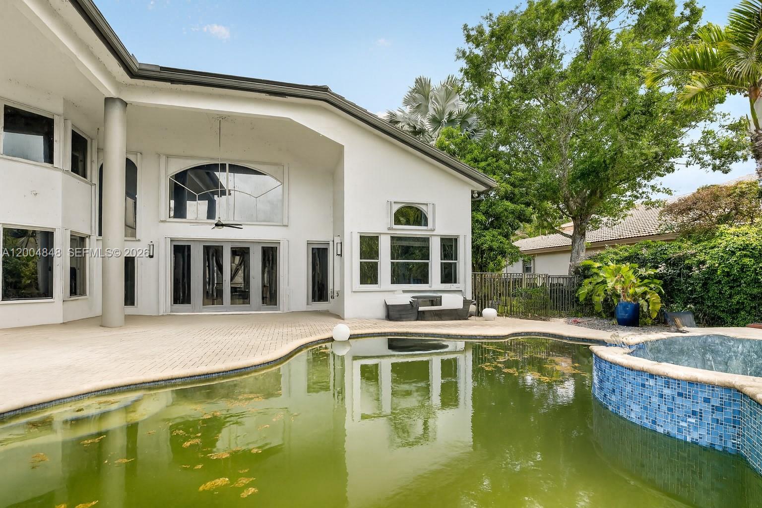 10161 N Lake Vista Cir