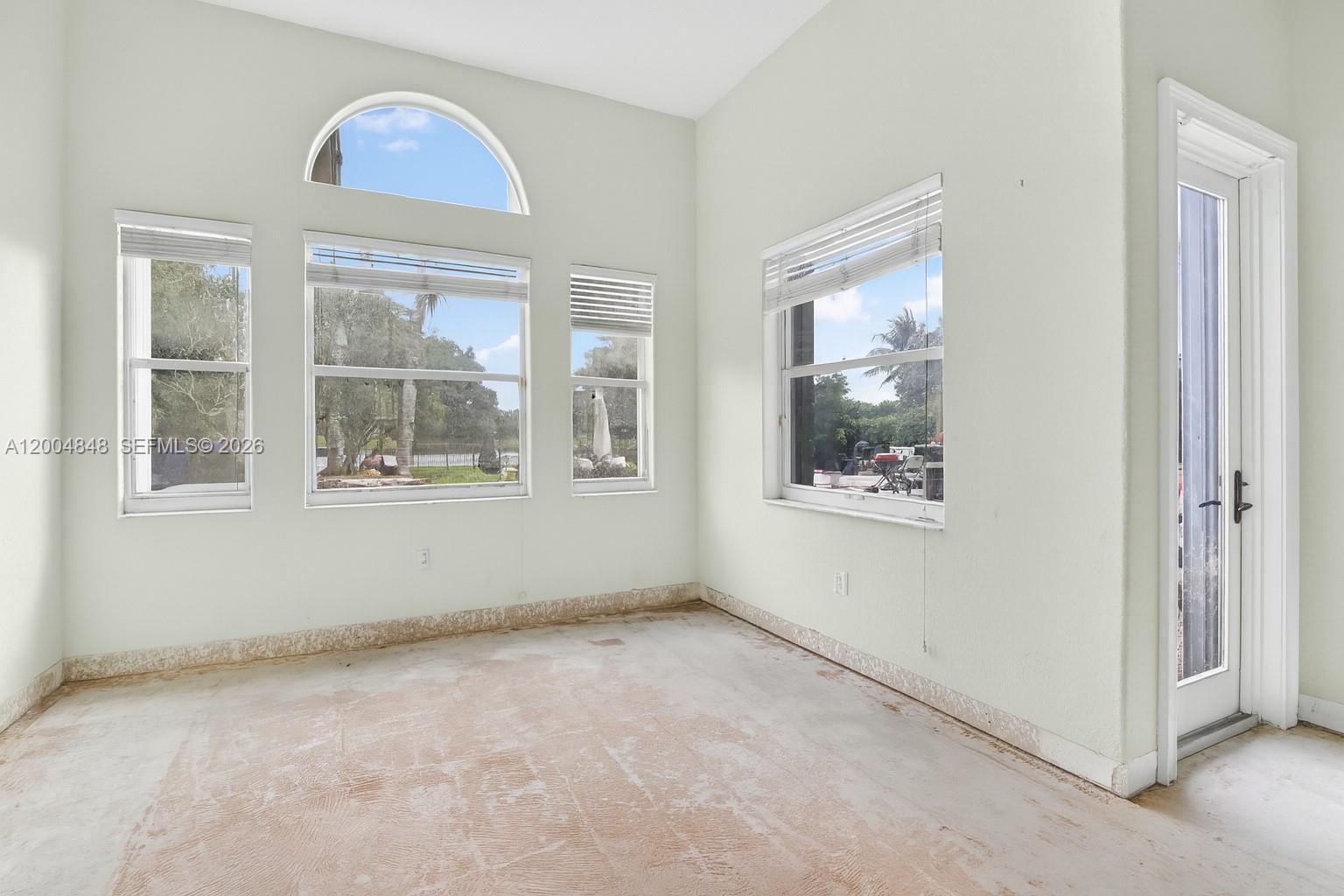 10161 N Lake Vista Cir