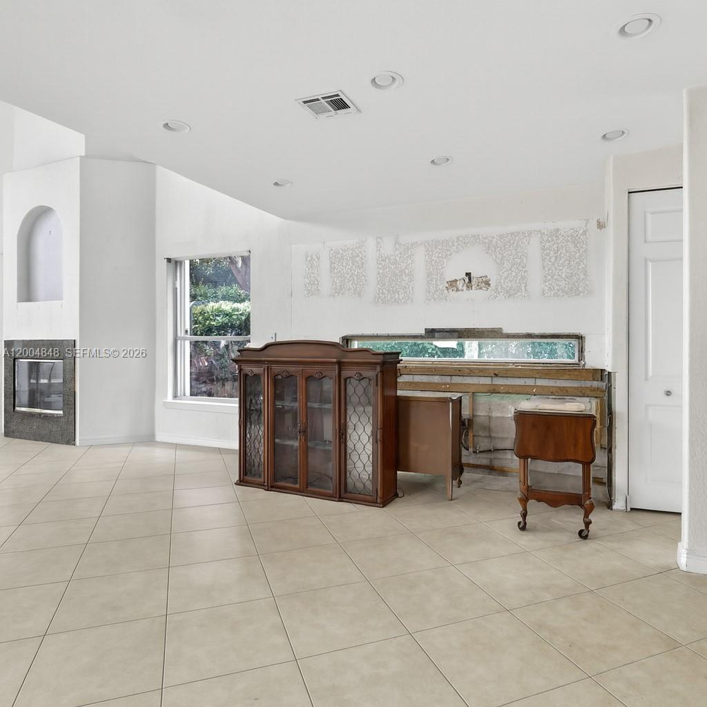 10161 N Lake Vista Cir