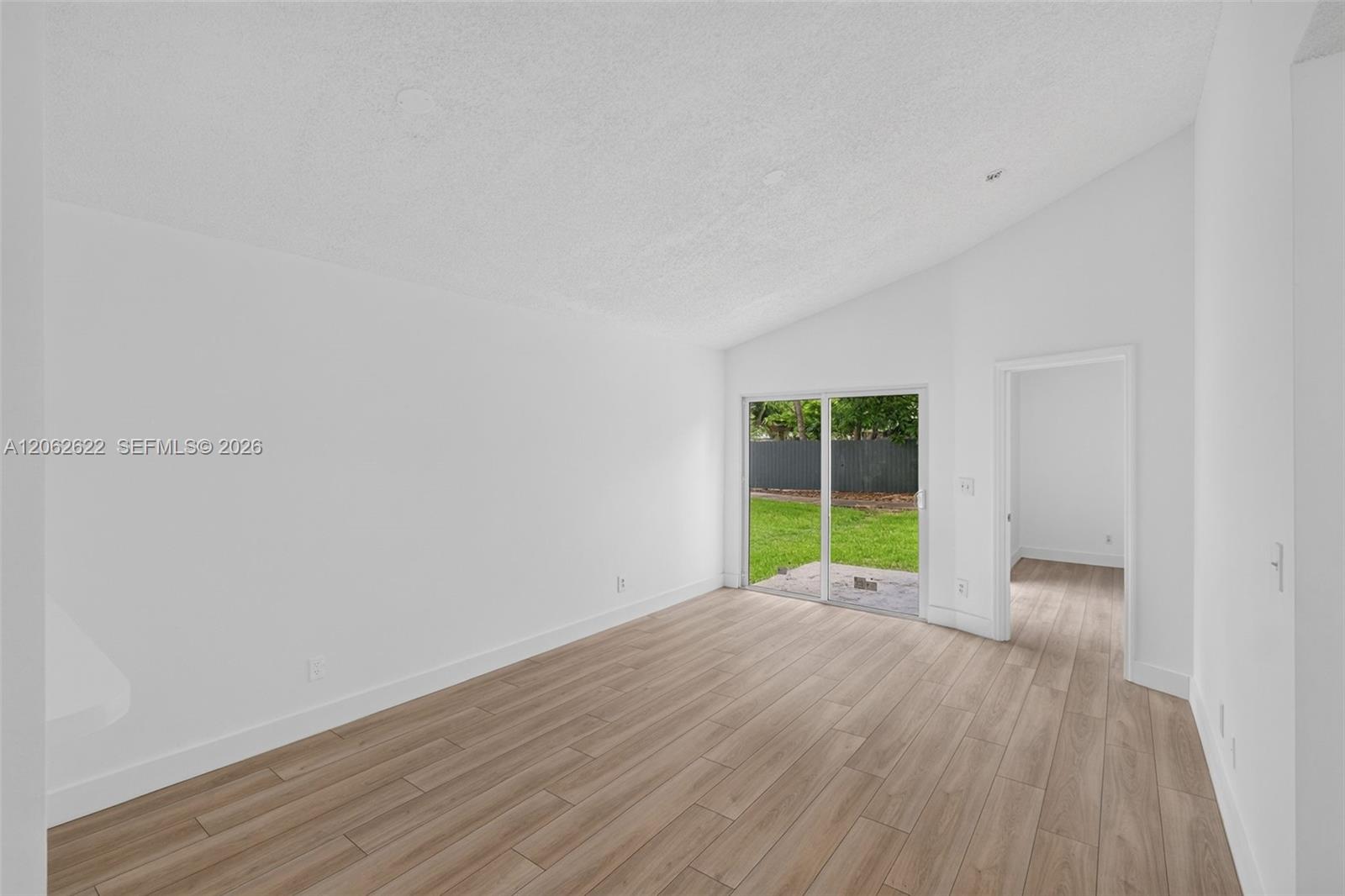 792 SW 9th St