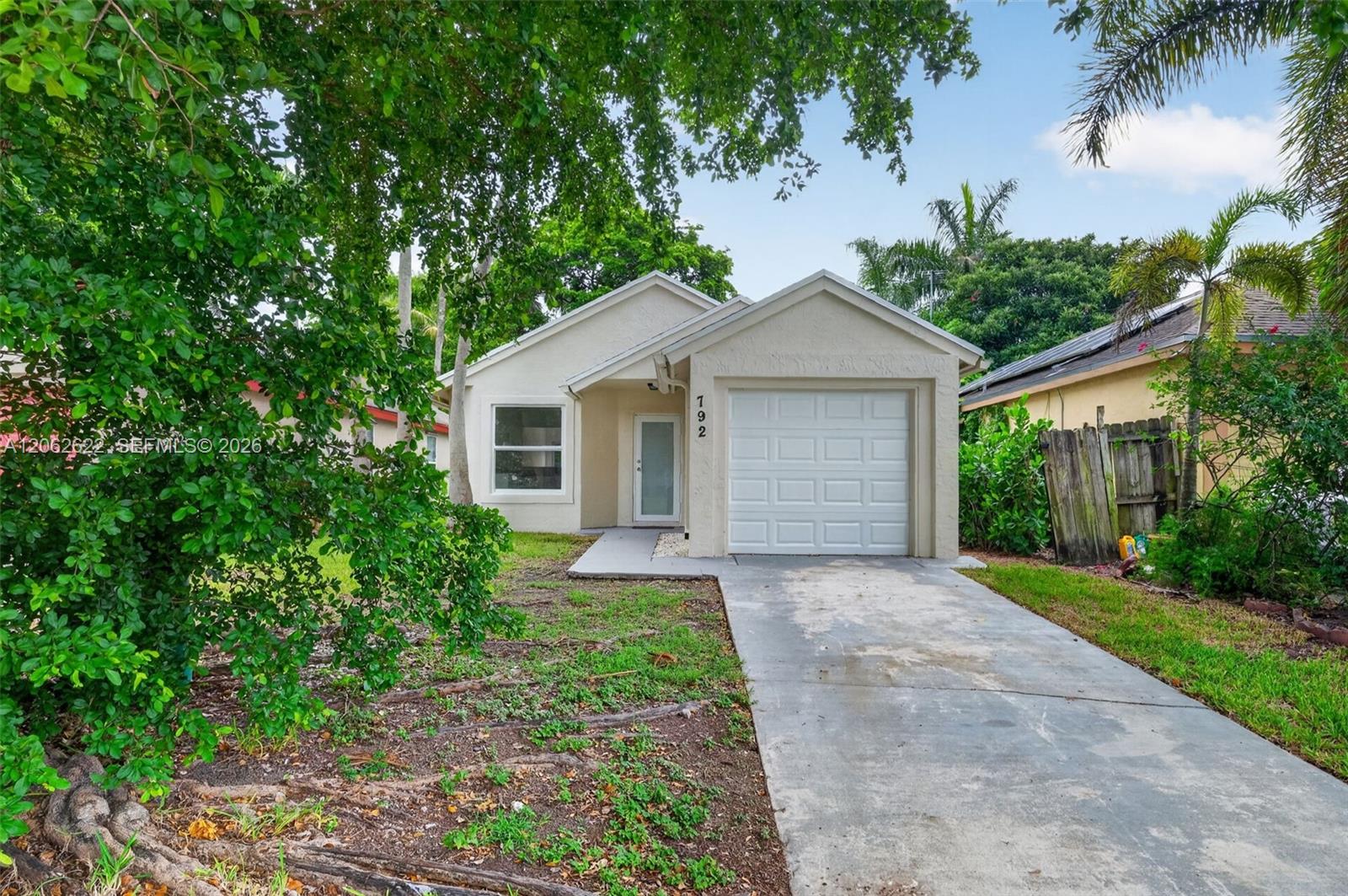 792 SW 9th St