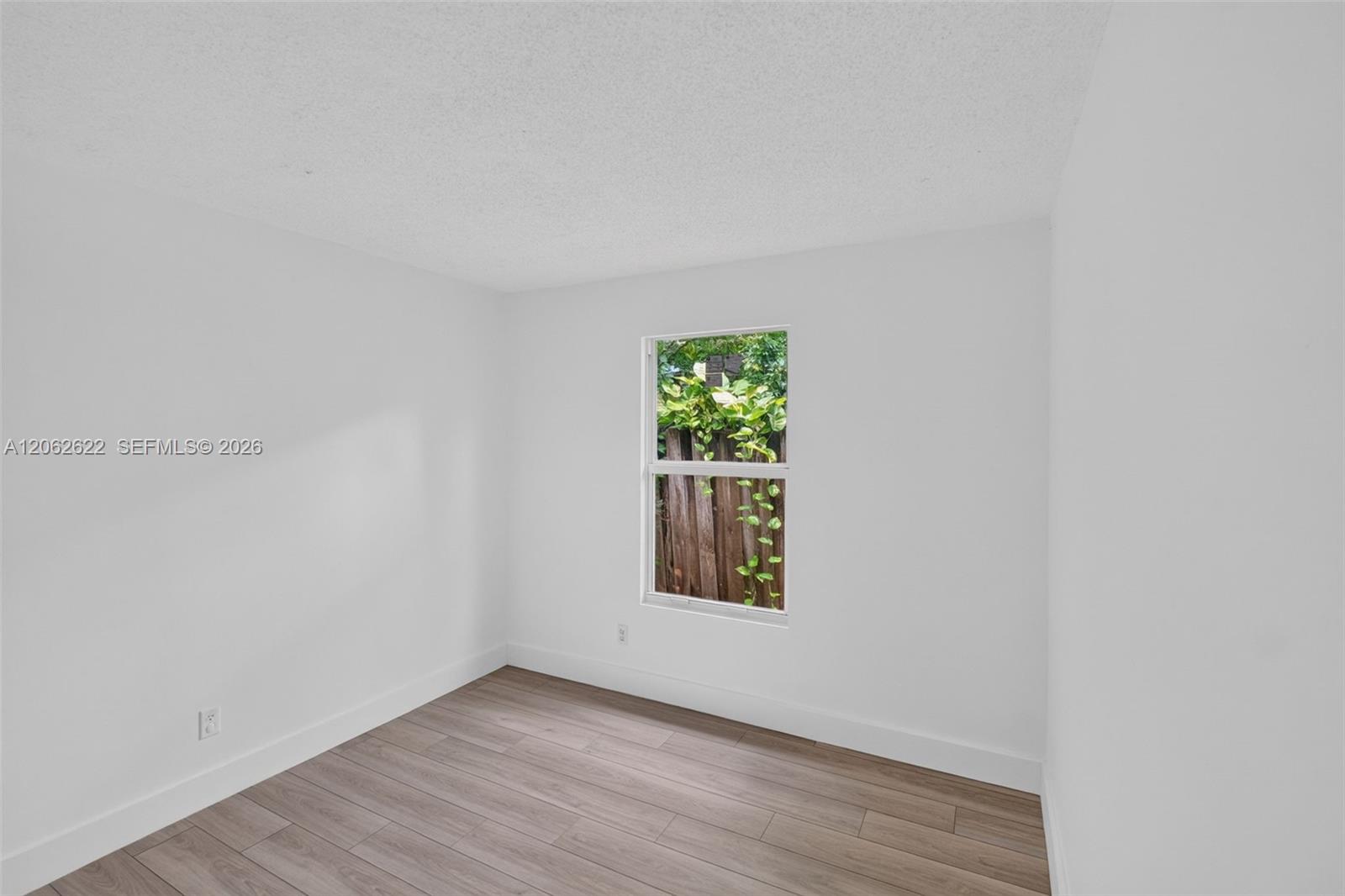 792 SW 9th St