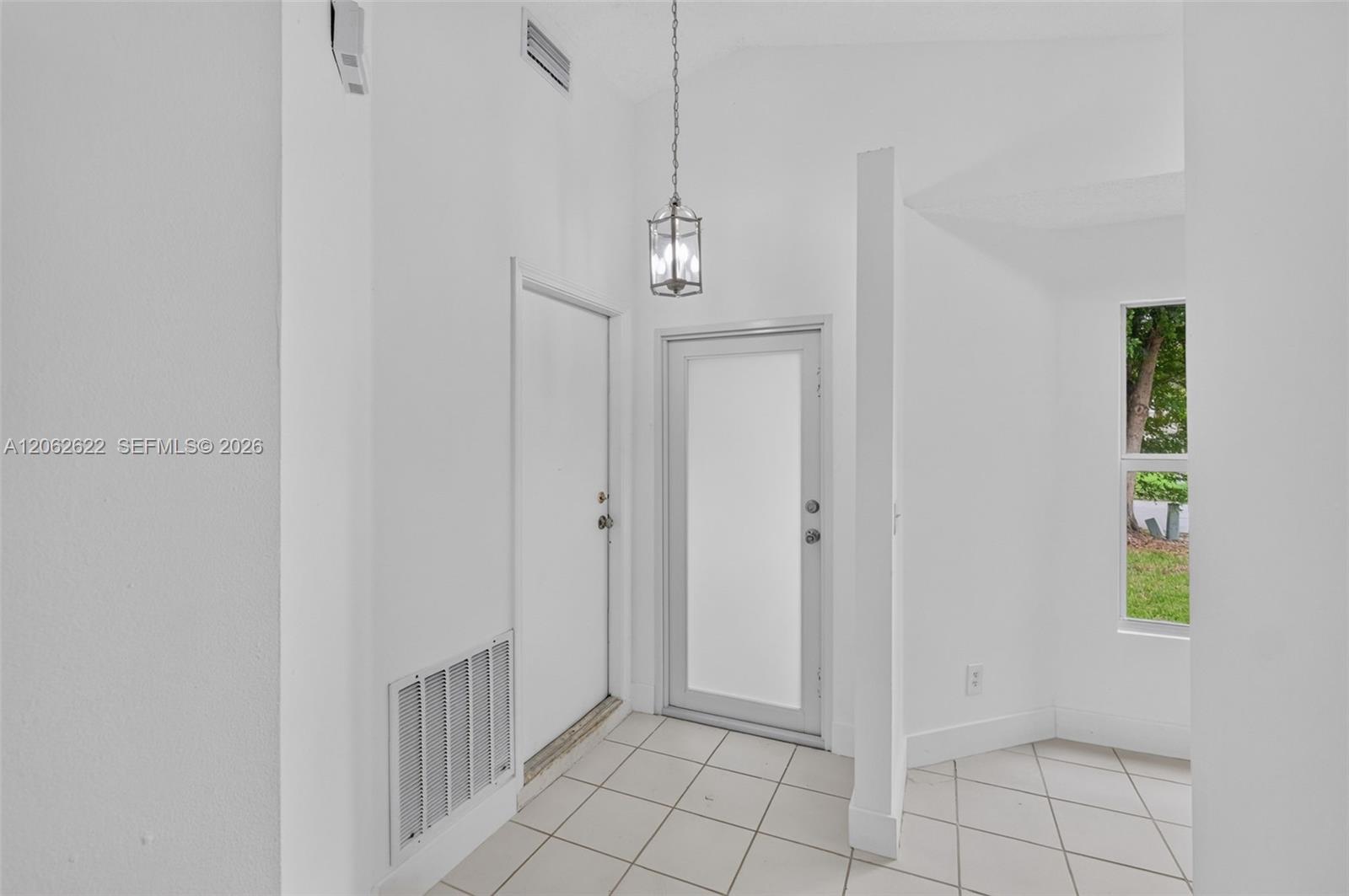 792 SW 9th St