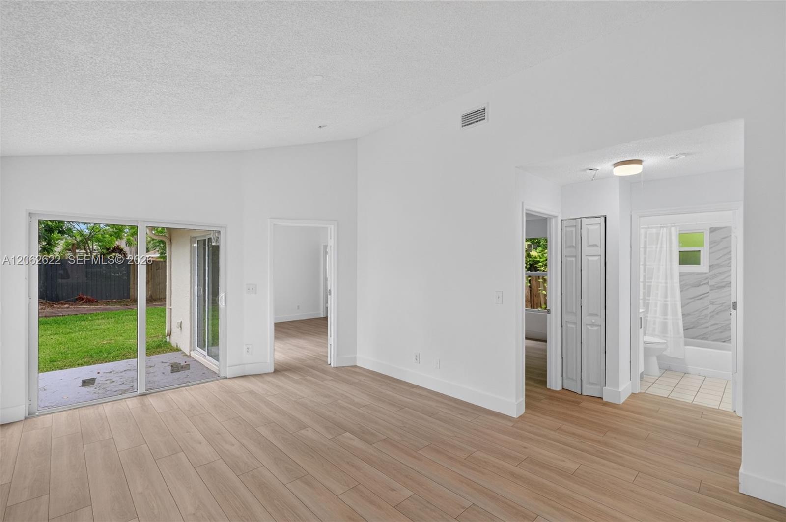792 SW 9th St