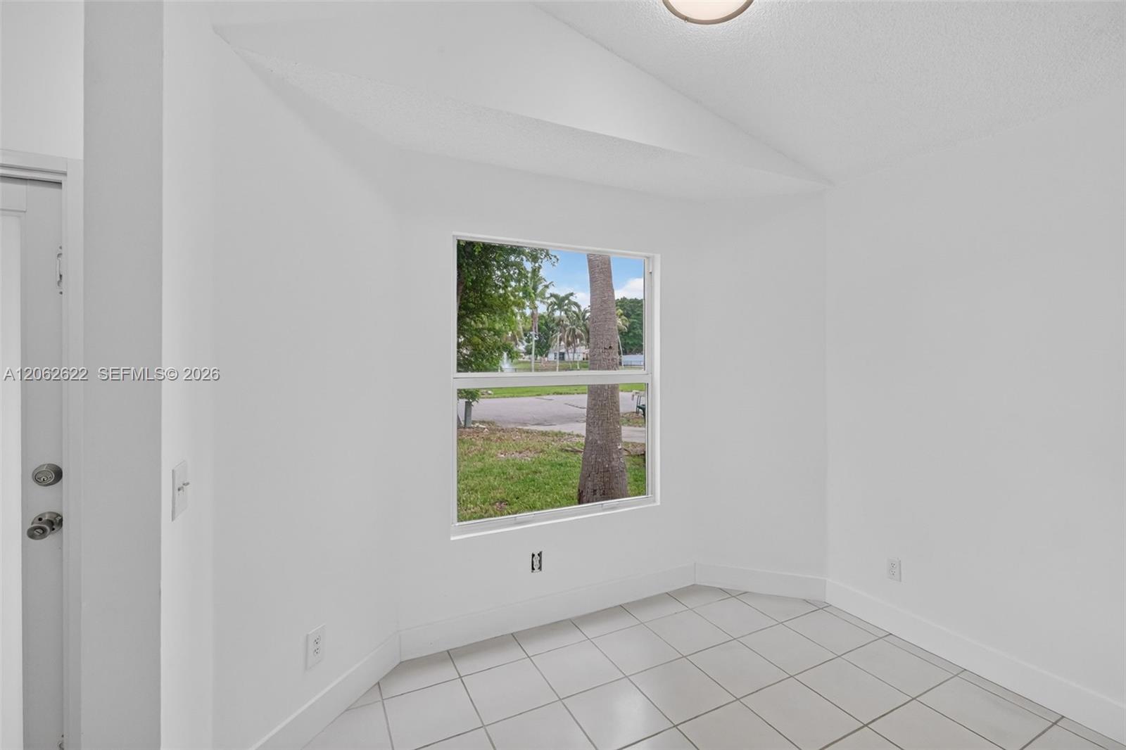 792 SW 9th St
