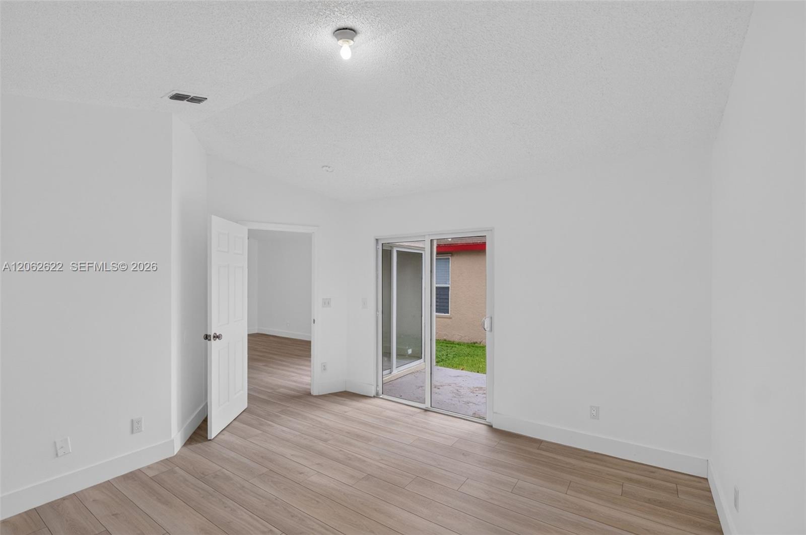 792 SW 9th St