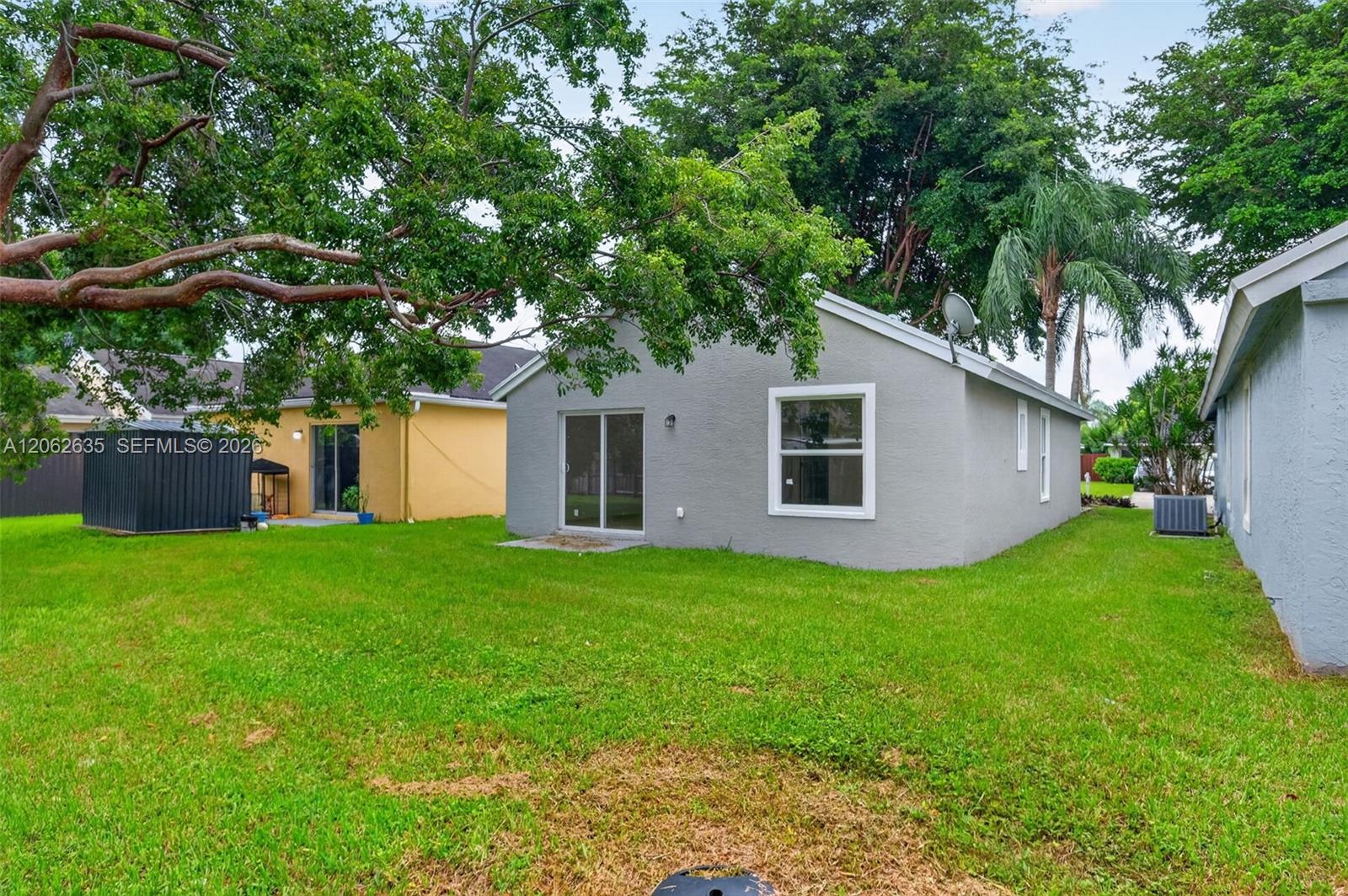744 SW 9th St