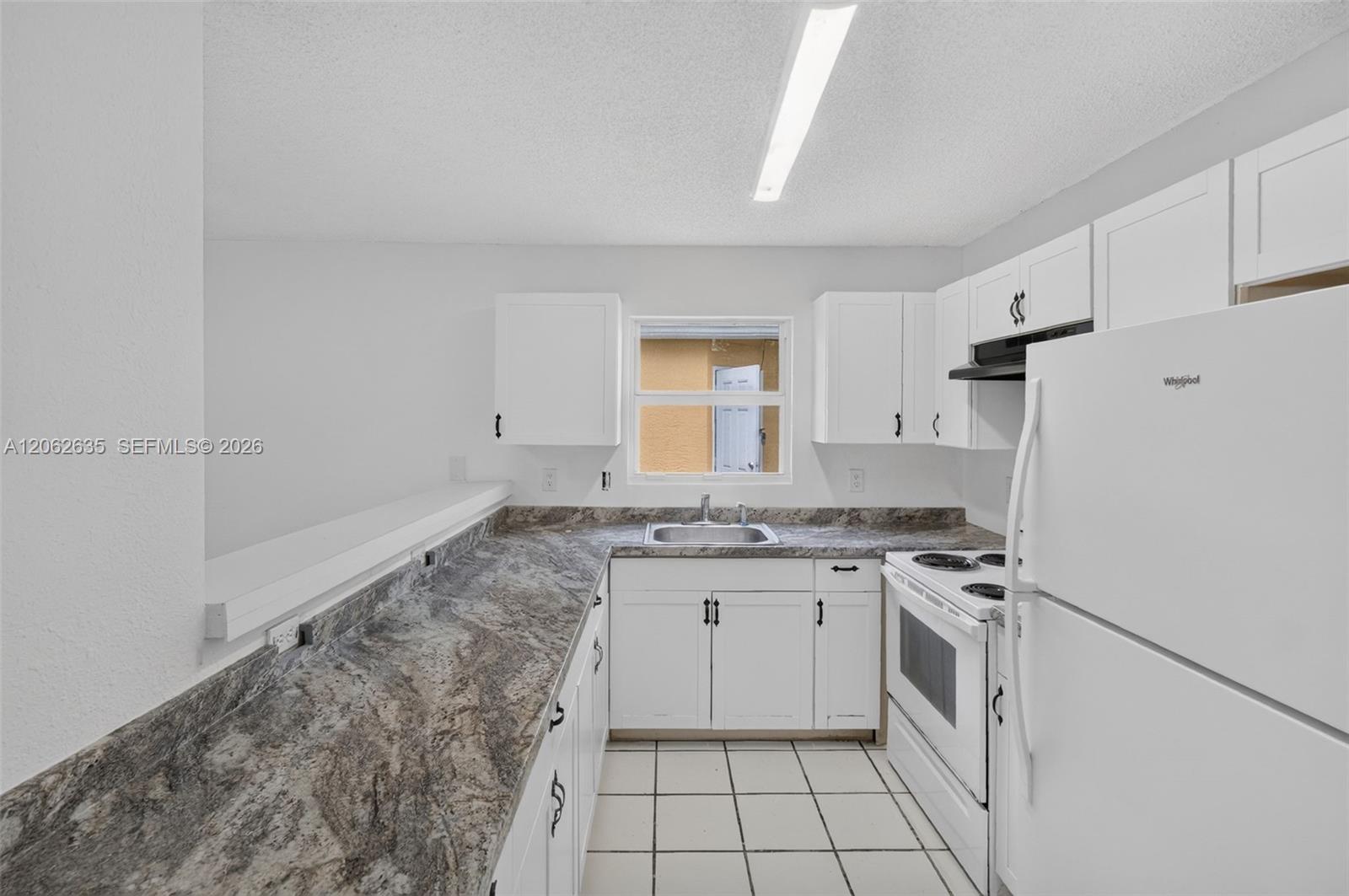 744 SW 9th St