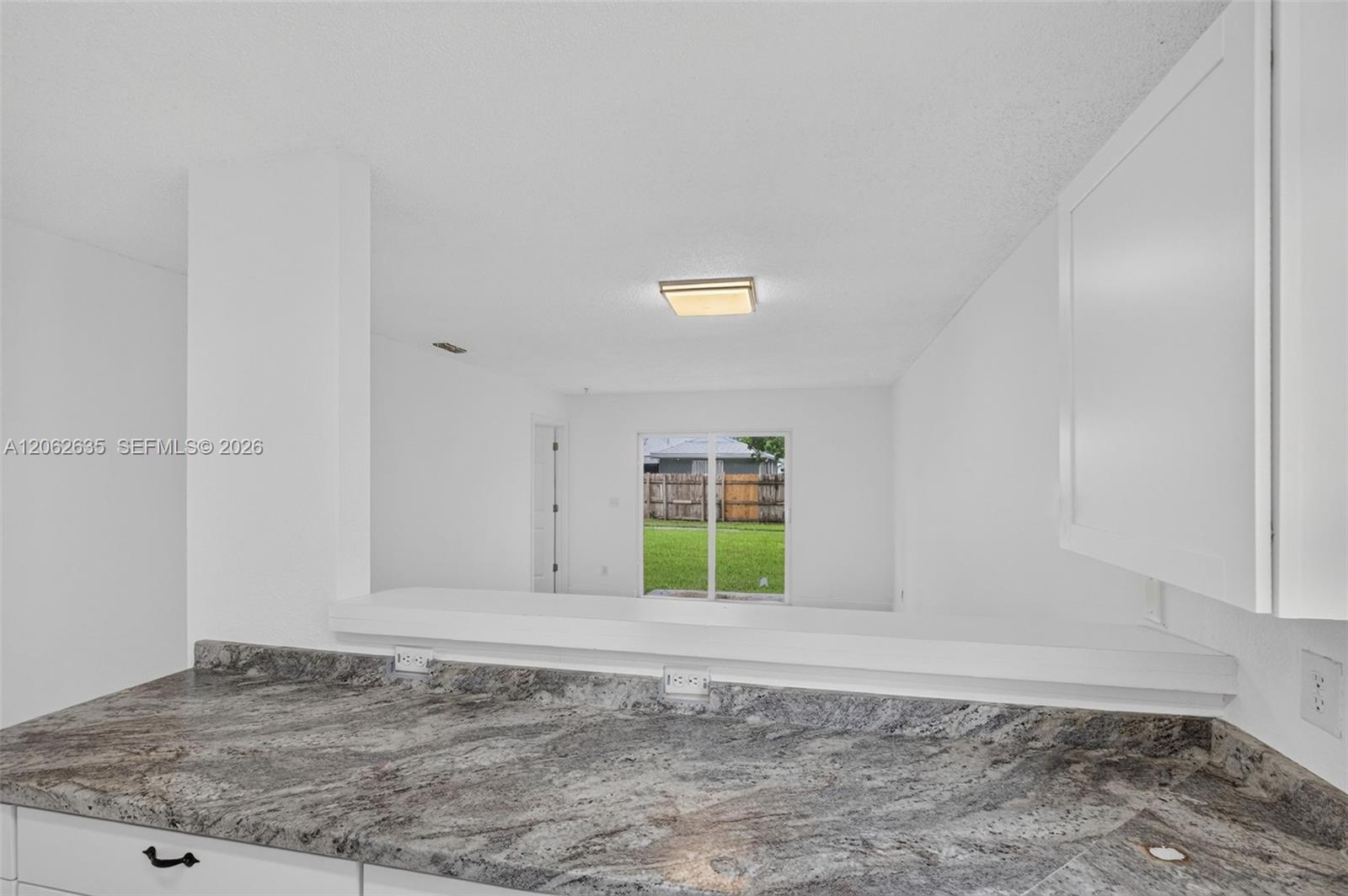 744 SW 9th St