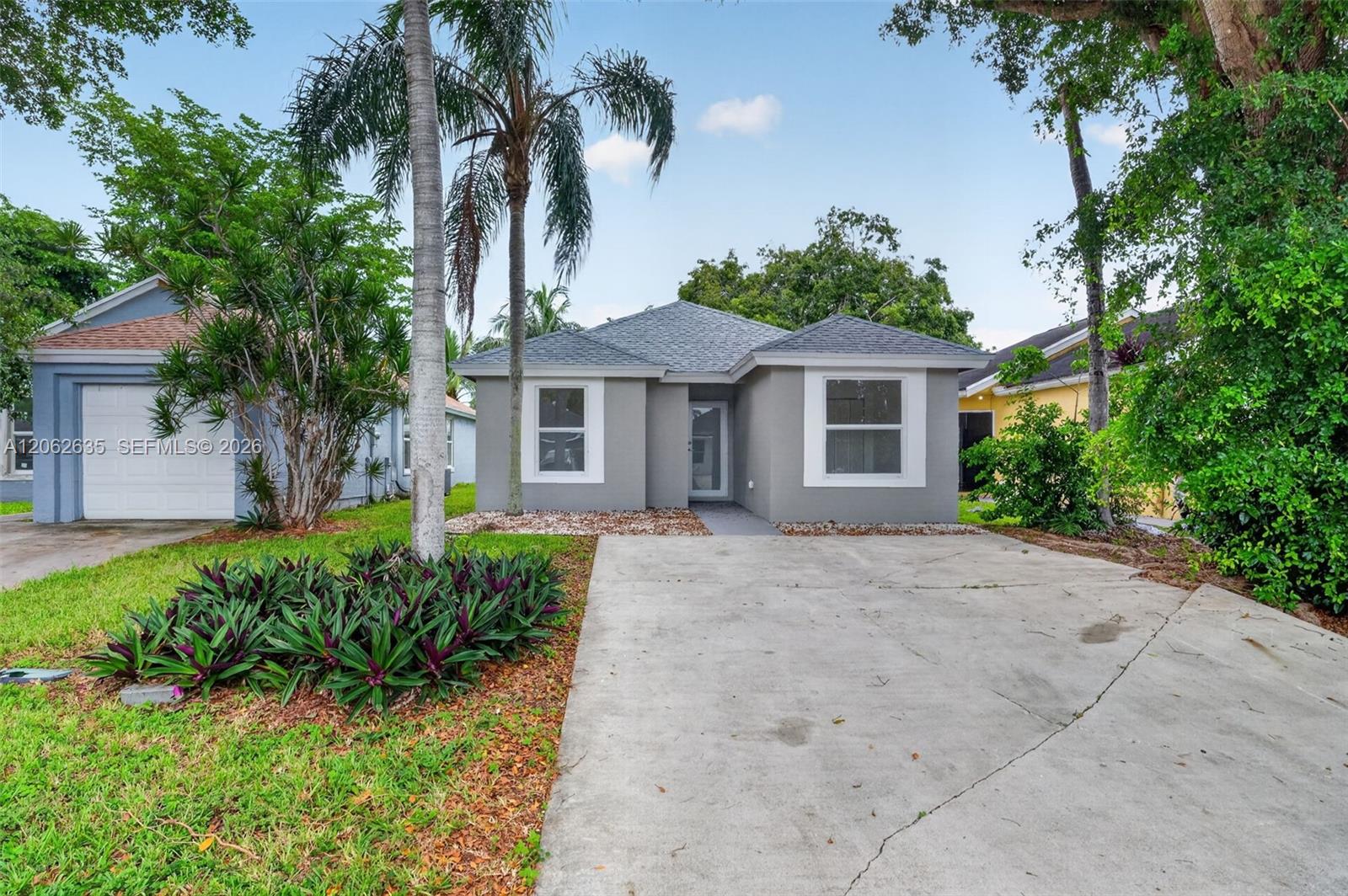 744 SW 9th St