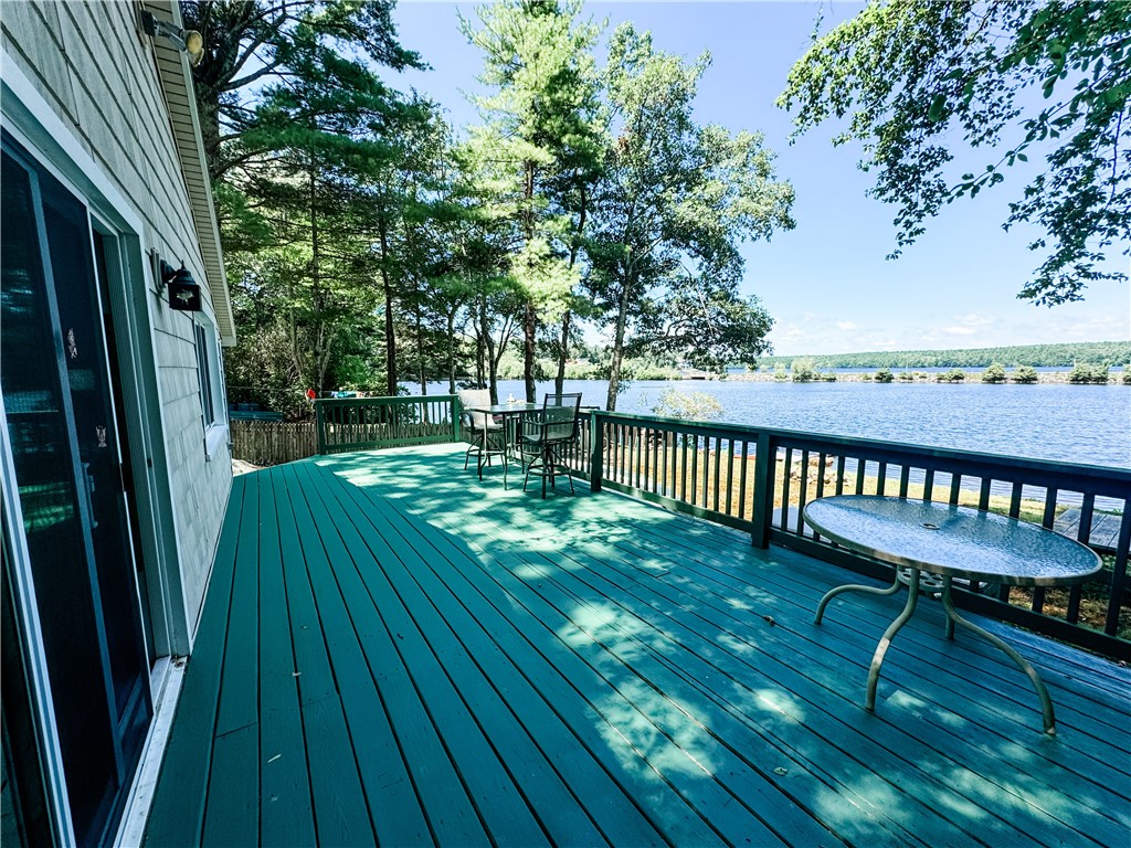 158 Pauchaug Trail