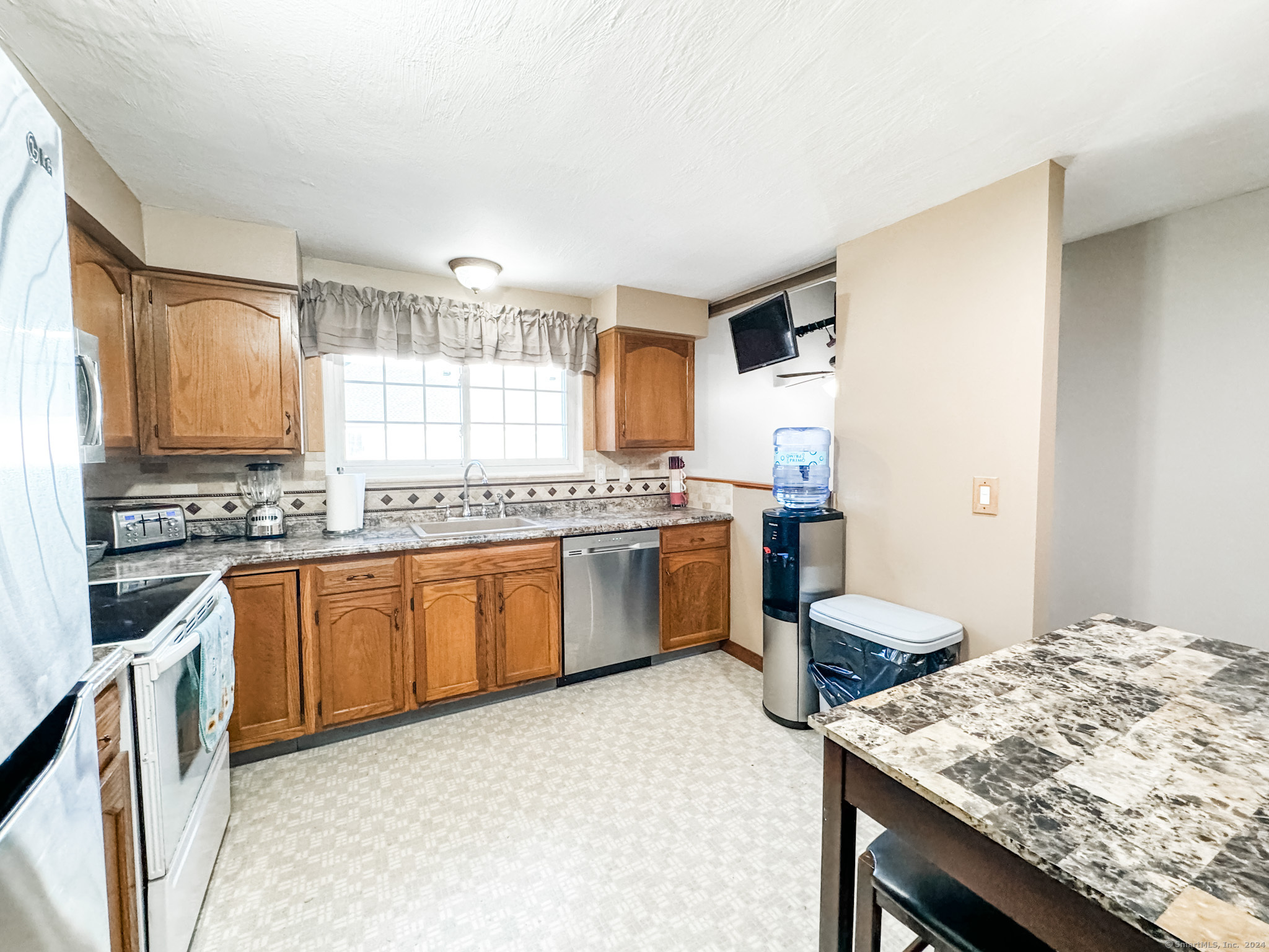 61 Perry Street 102