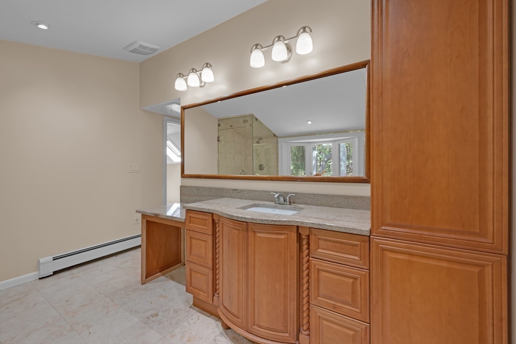 6 Laurelwood Dr