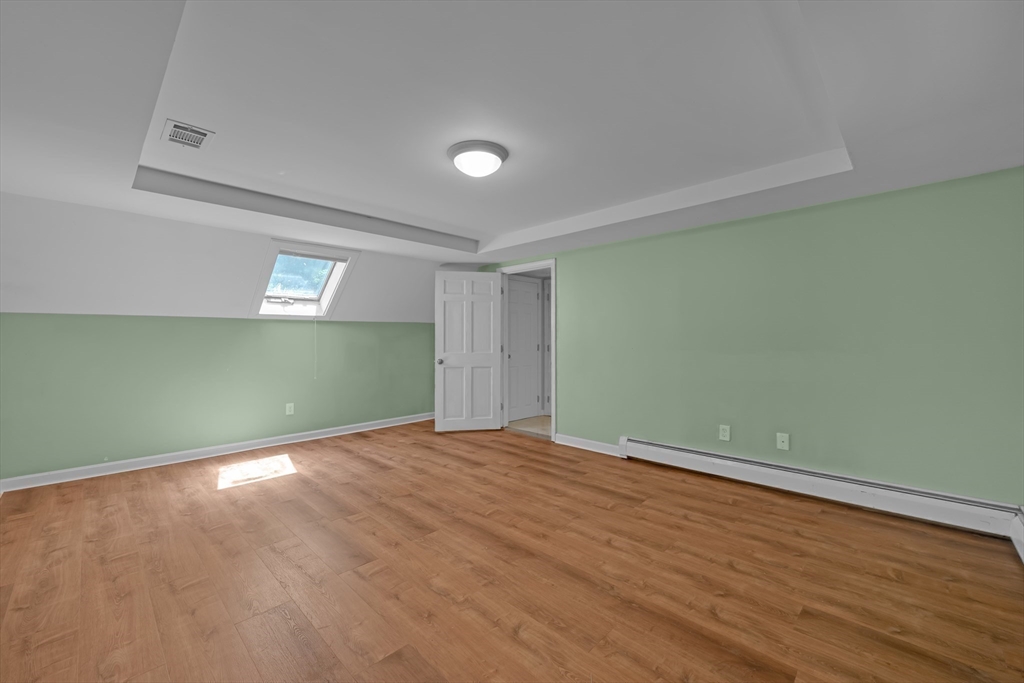 6 Laurelwood Dr