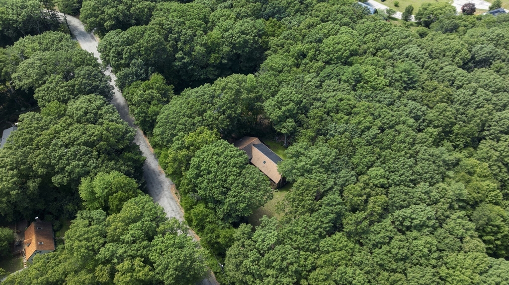 6 Laurelwood Dr
