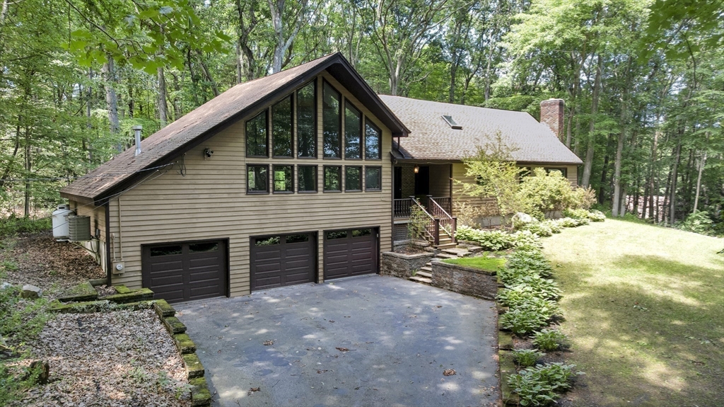 6 Laurelwood Dr